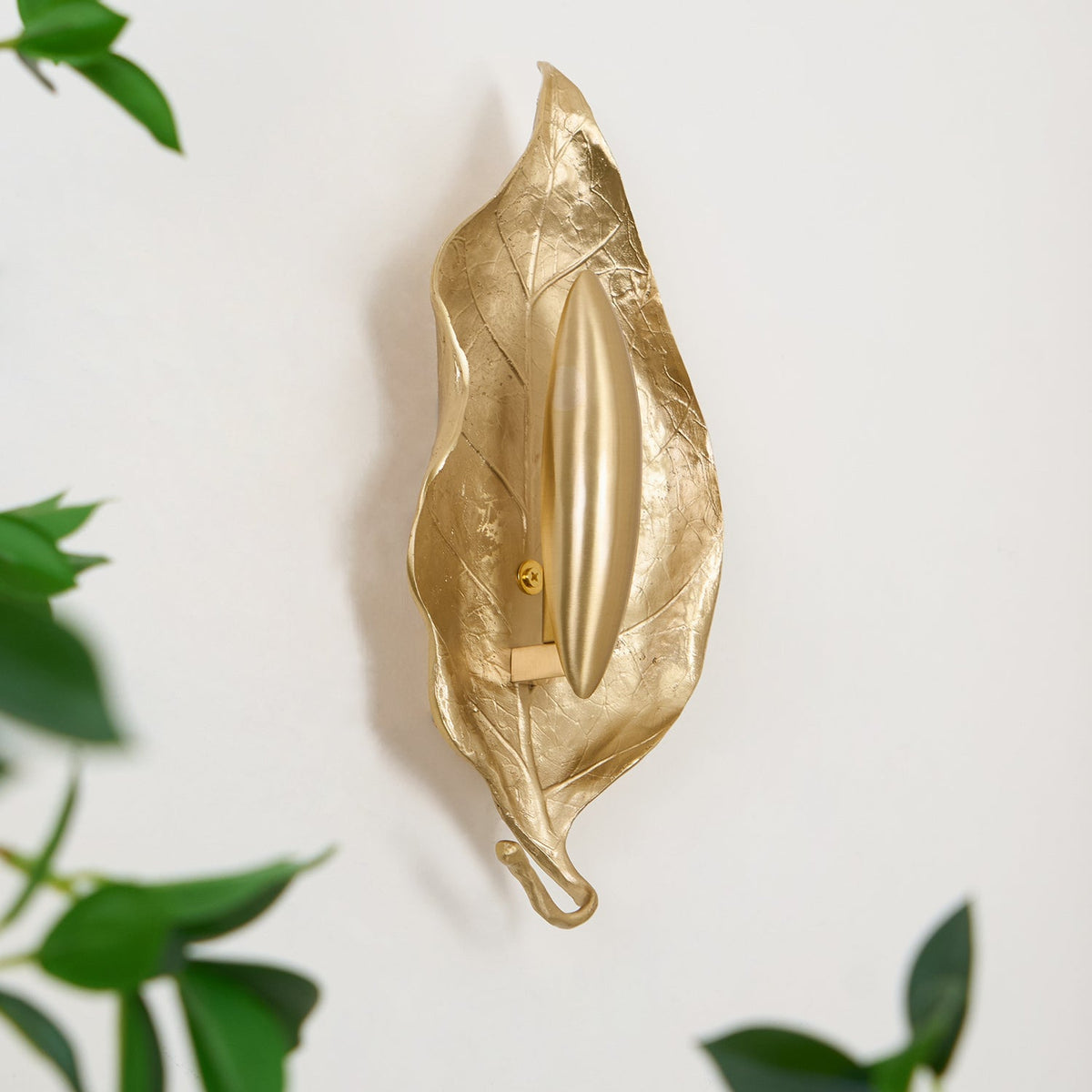Corsel Nordic Art Leaf Brass Wall Lamp