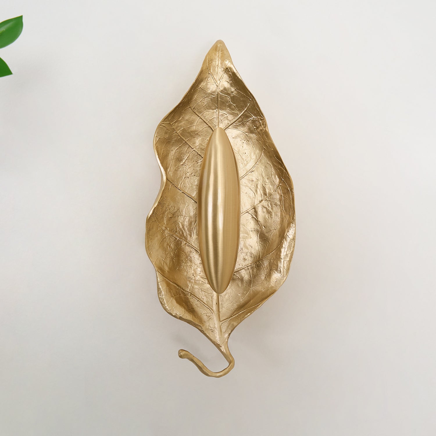 Corsel Nordic Art Leaf Brass Wall Lamp