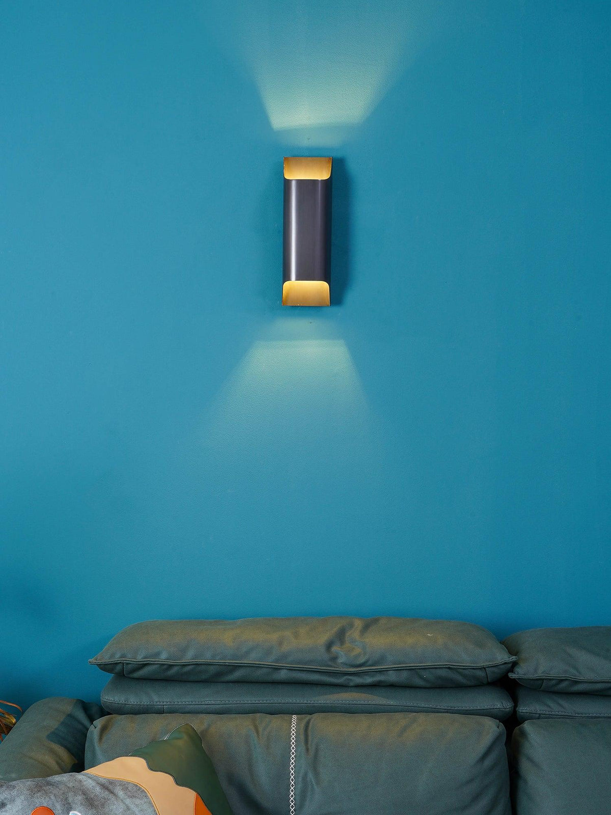 Hardy Nordic Art Brass Wall Lamp