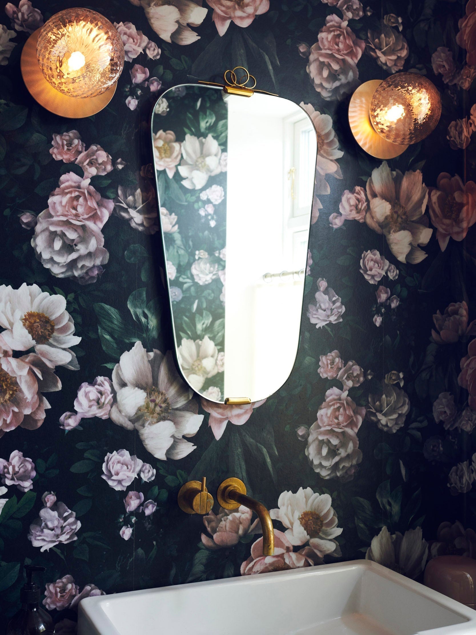 Irinor Premium Nordic Art Brass Wall Lamp