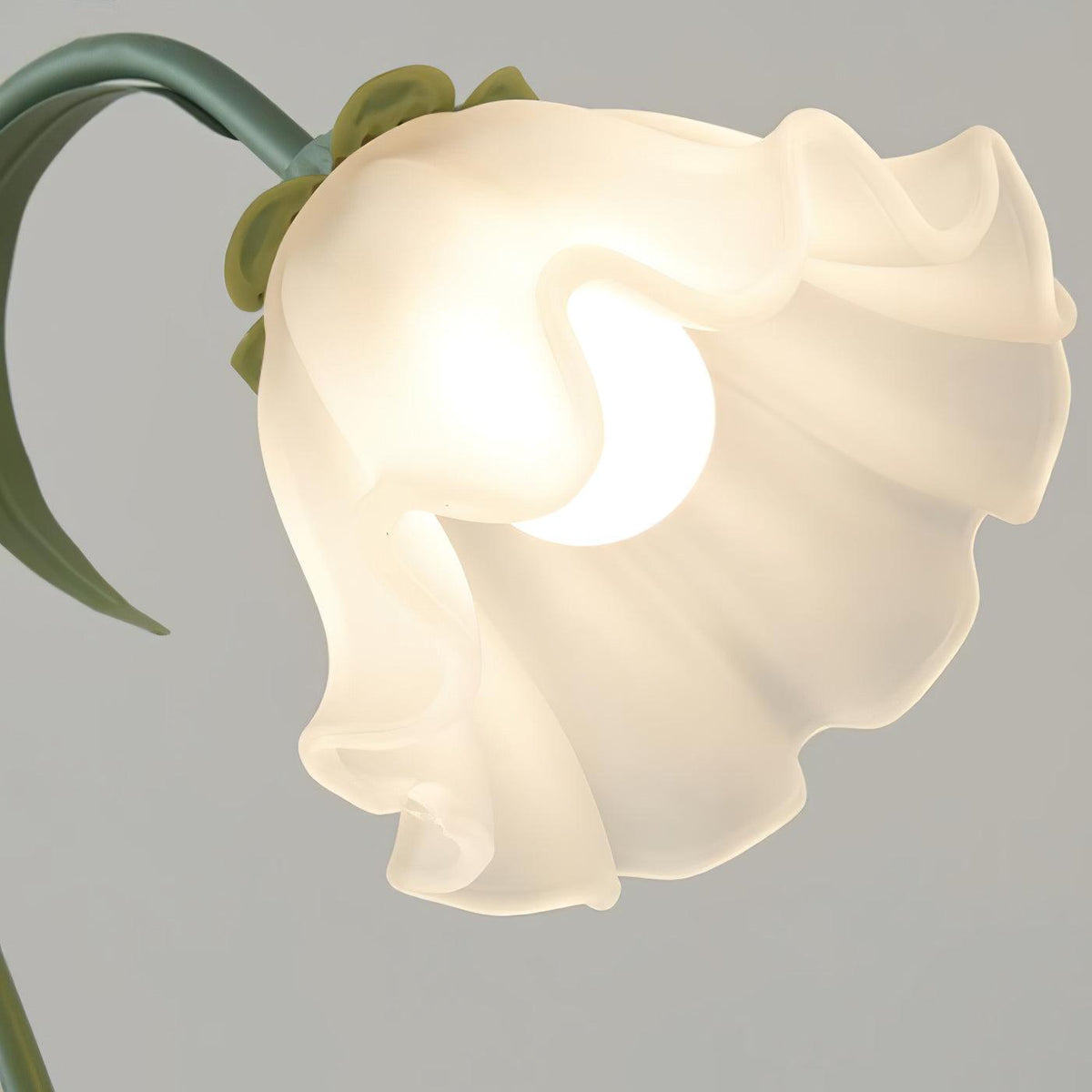 Zorien Acrylic Floral Table Lamp
