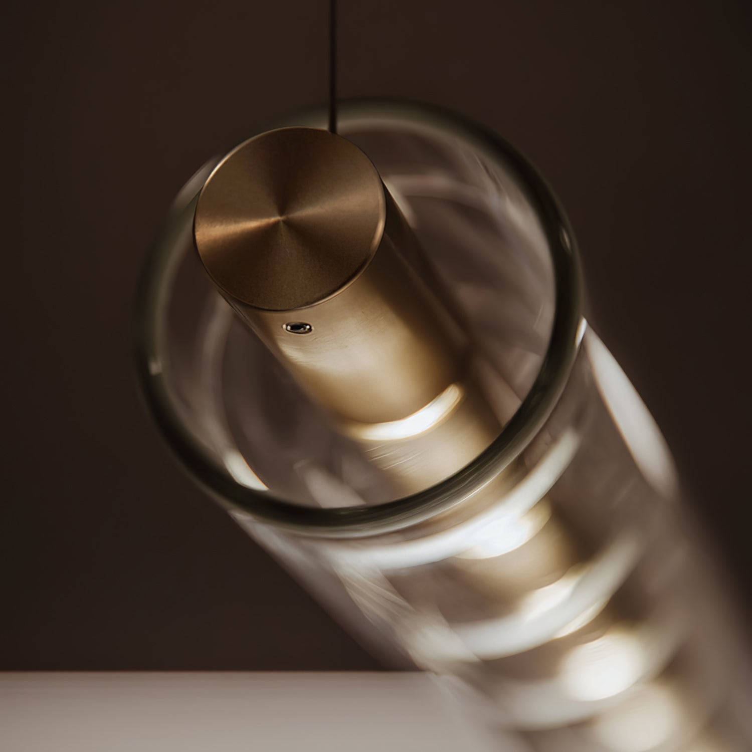 Vadorir Ruffled Fabric Table Lamp