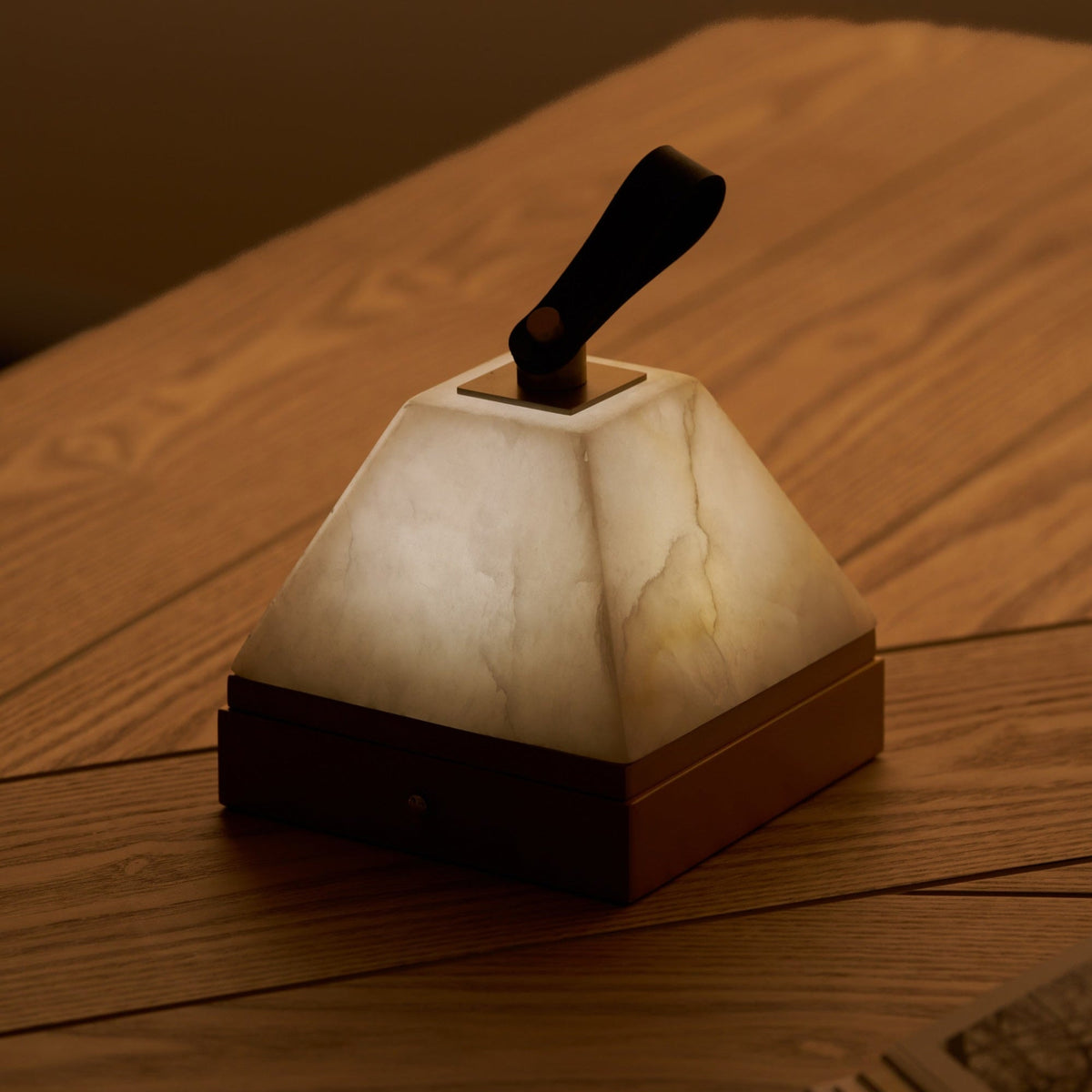 Pyramidale Alabaster Table Lamp with Leather Handle