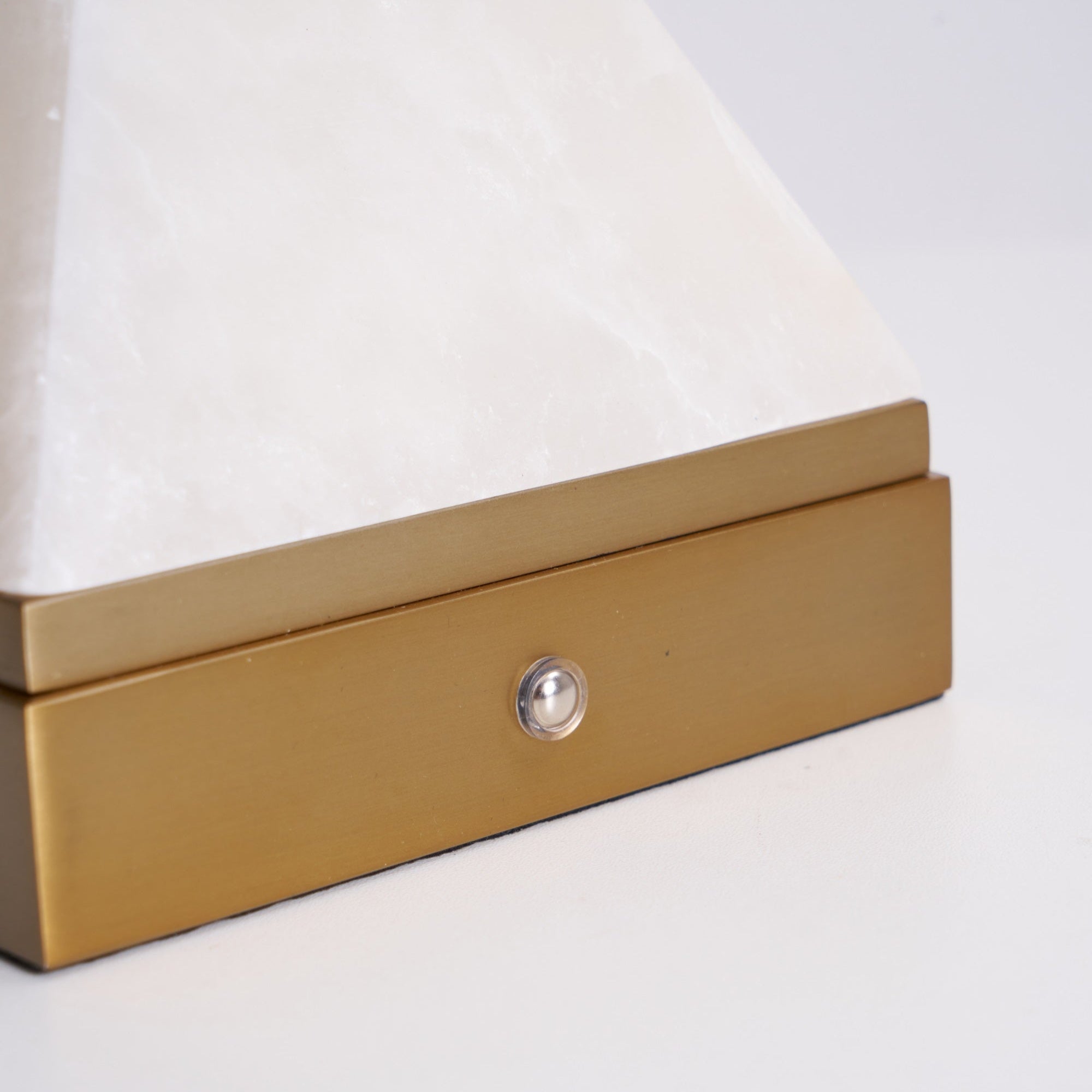 Pyramidale Alabaster Table Lamp with Leather Handle