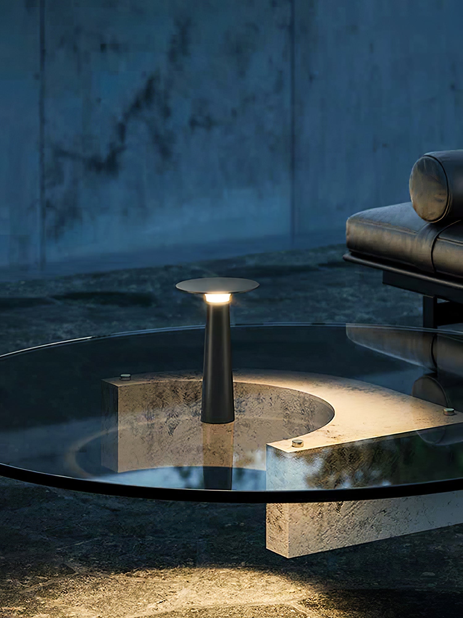 Gwil Disk Outdoor Table Light