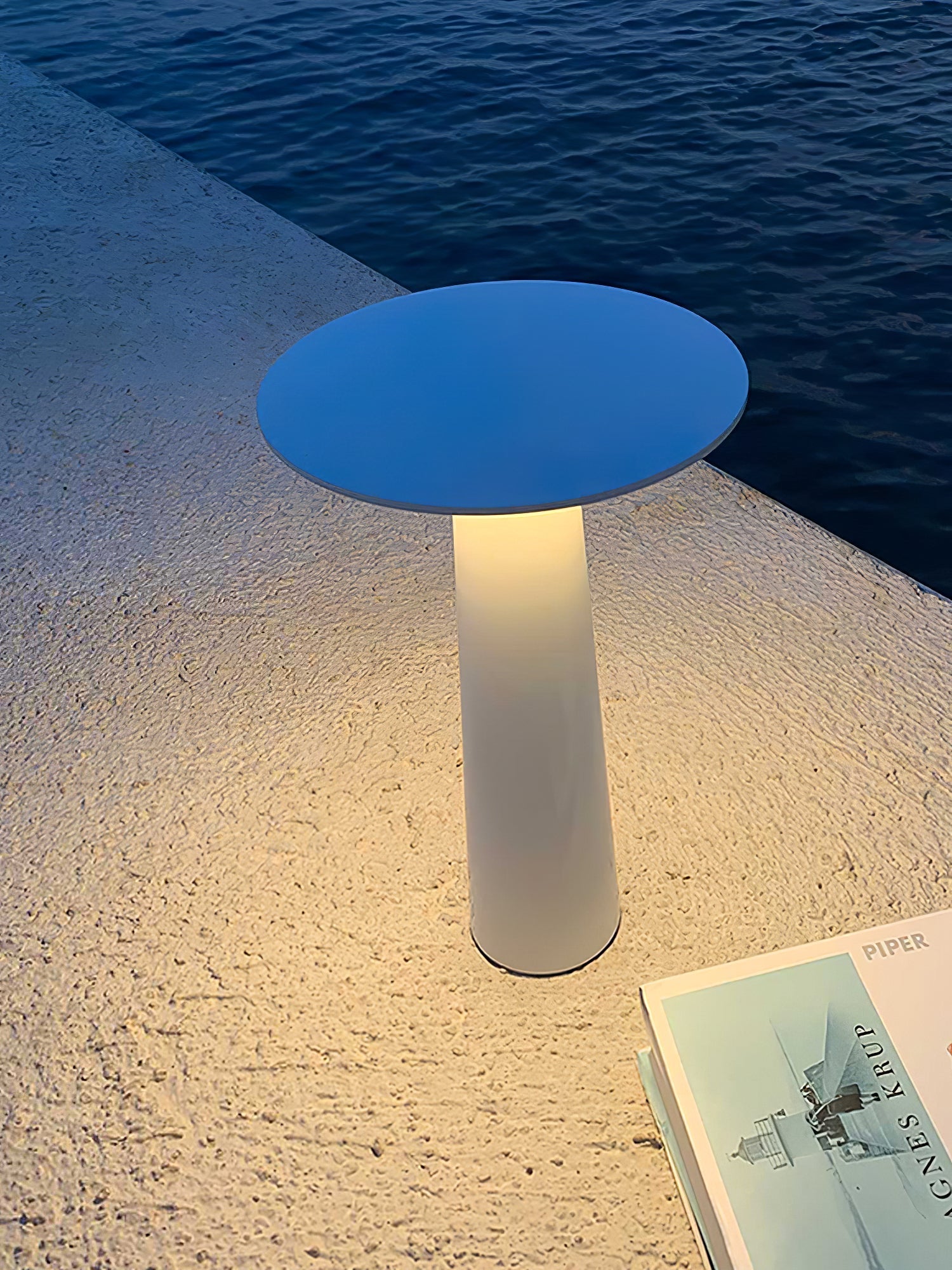 Gwil Disk Outdoor Table Light