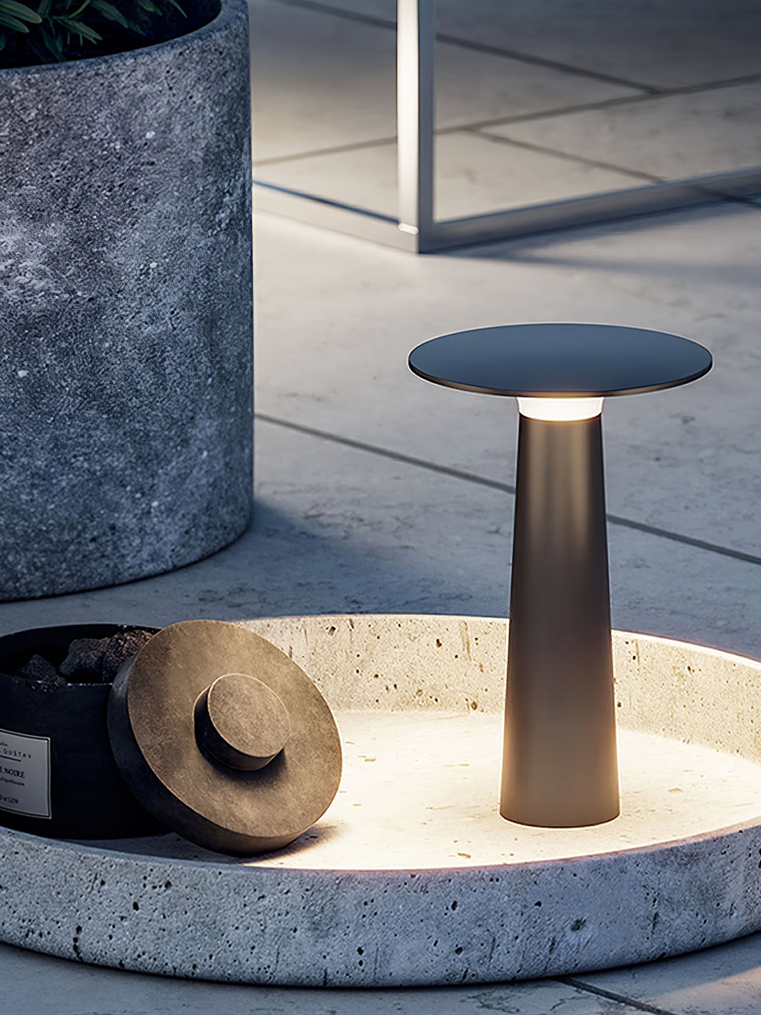 Gwil Disk Outdoor Table Light