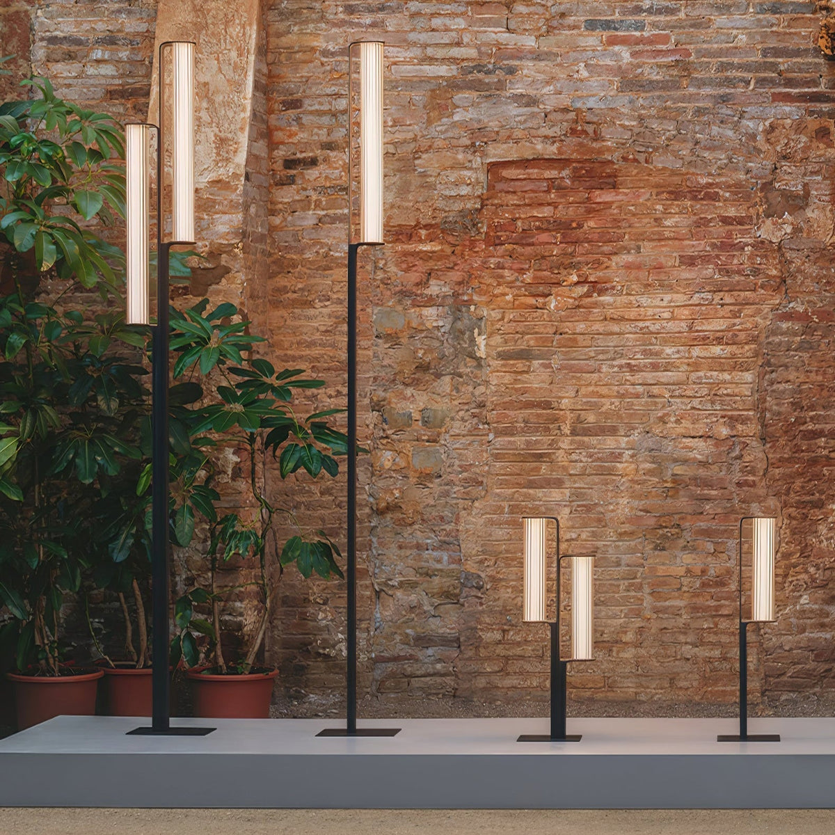 Sorerella Arc Duo Outdoor Lamp