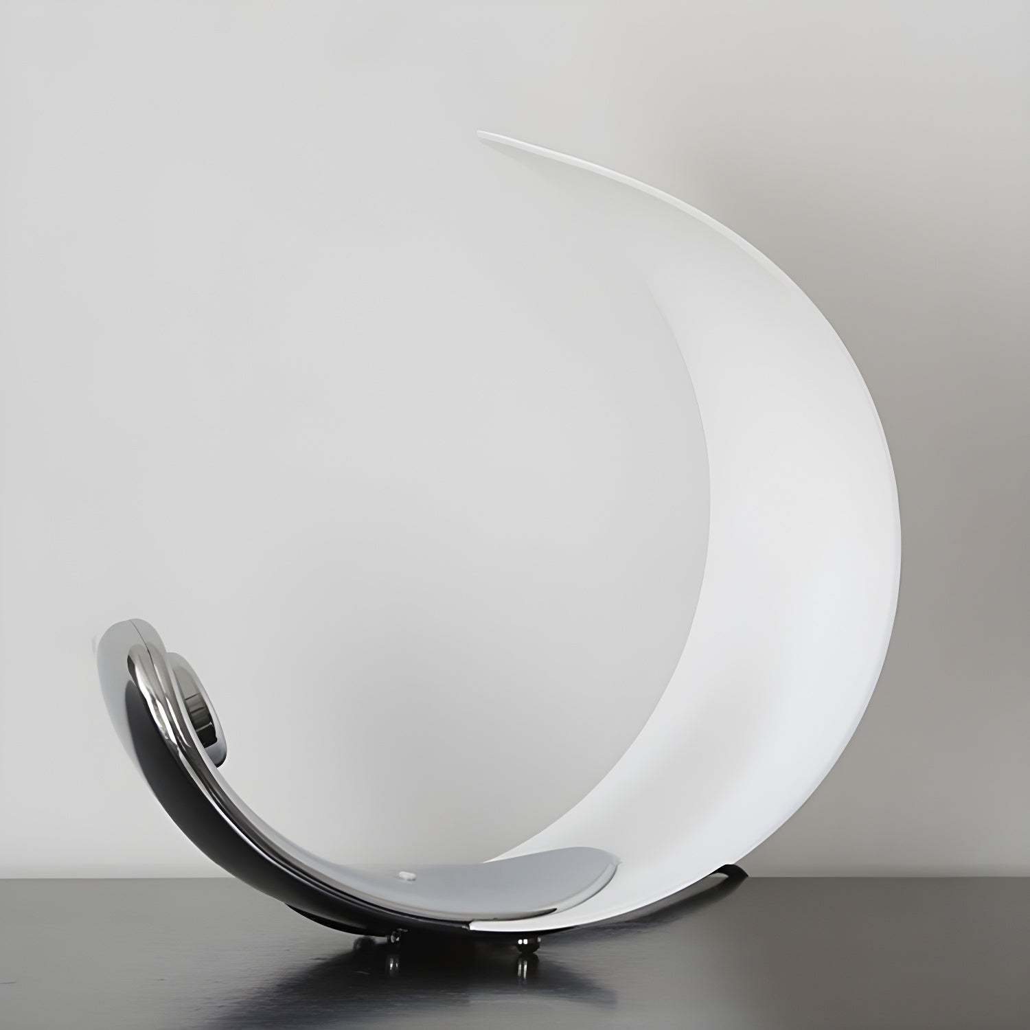 Lunora Elegant Flow Table Lamp