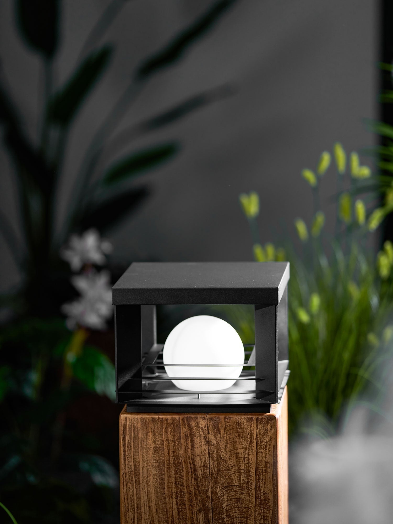 Norarine Crate Outdoor Lamp
