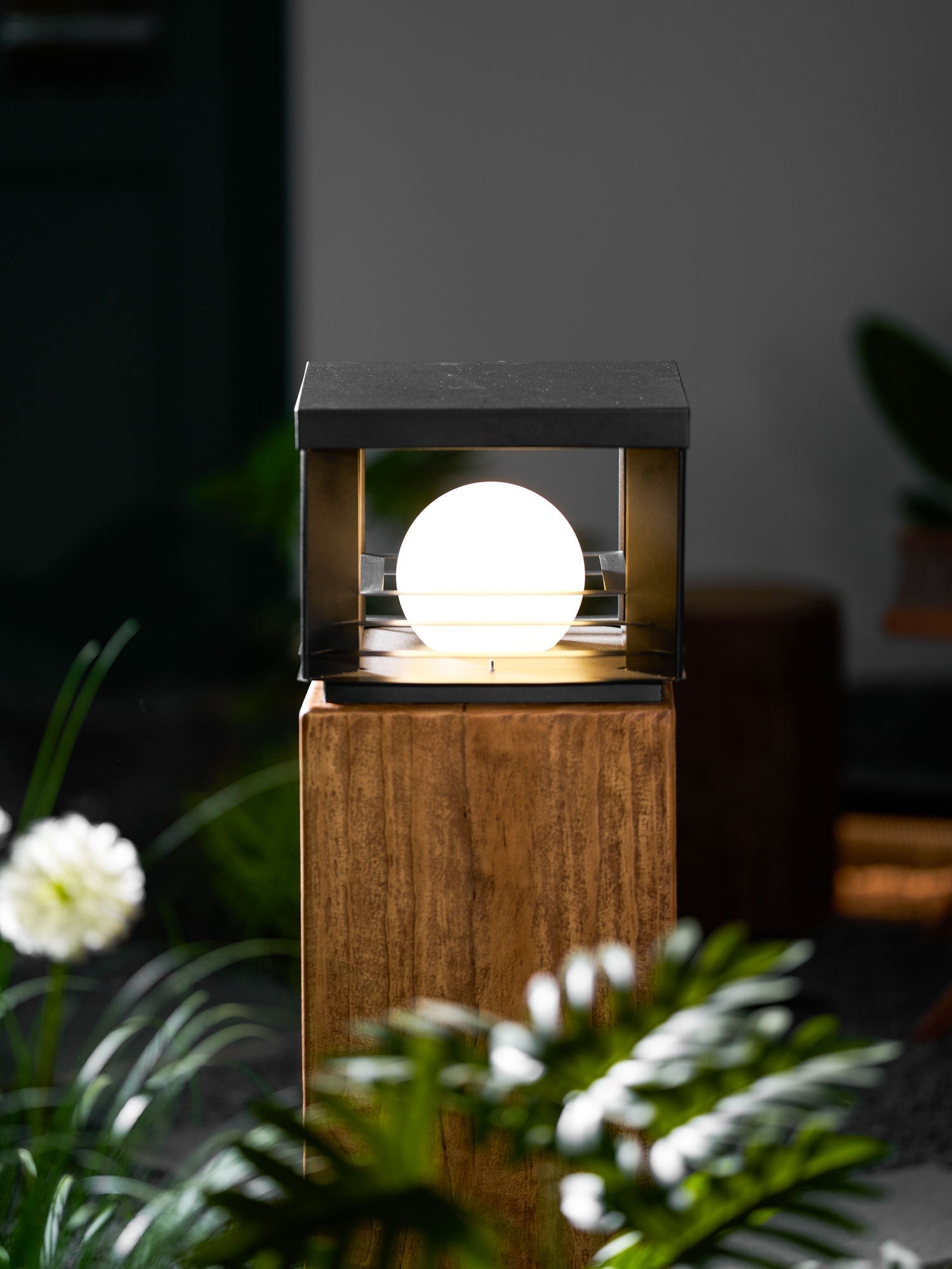 Norarine Crate Outdoor Lamp