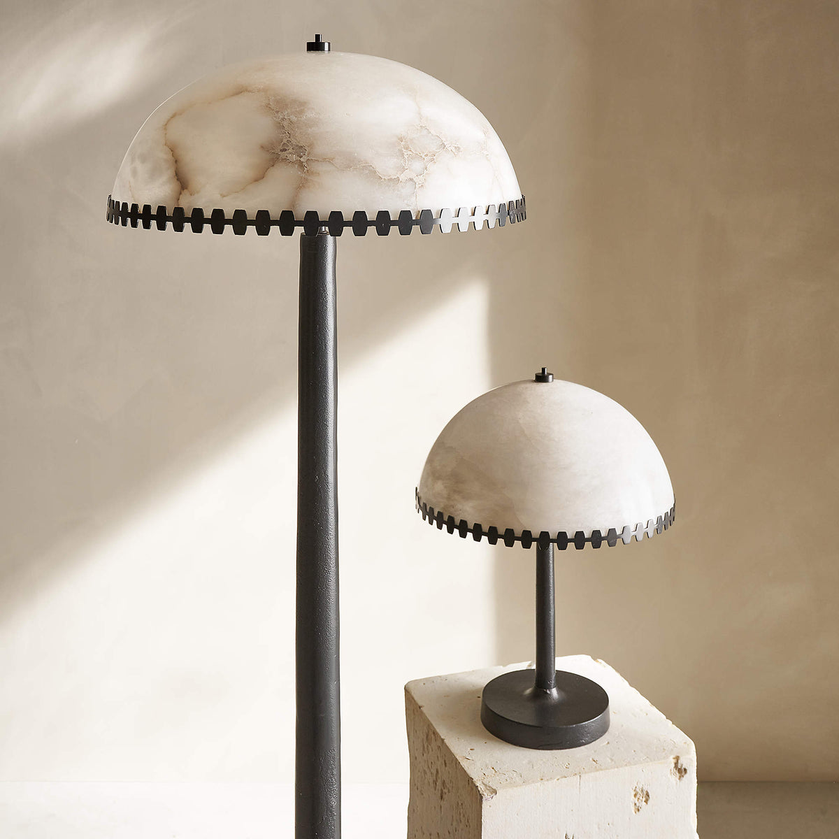 Nuxs Elegant Alabaster Dome Table Lamp