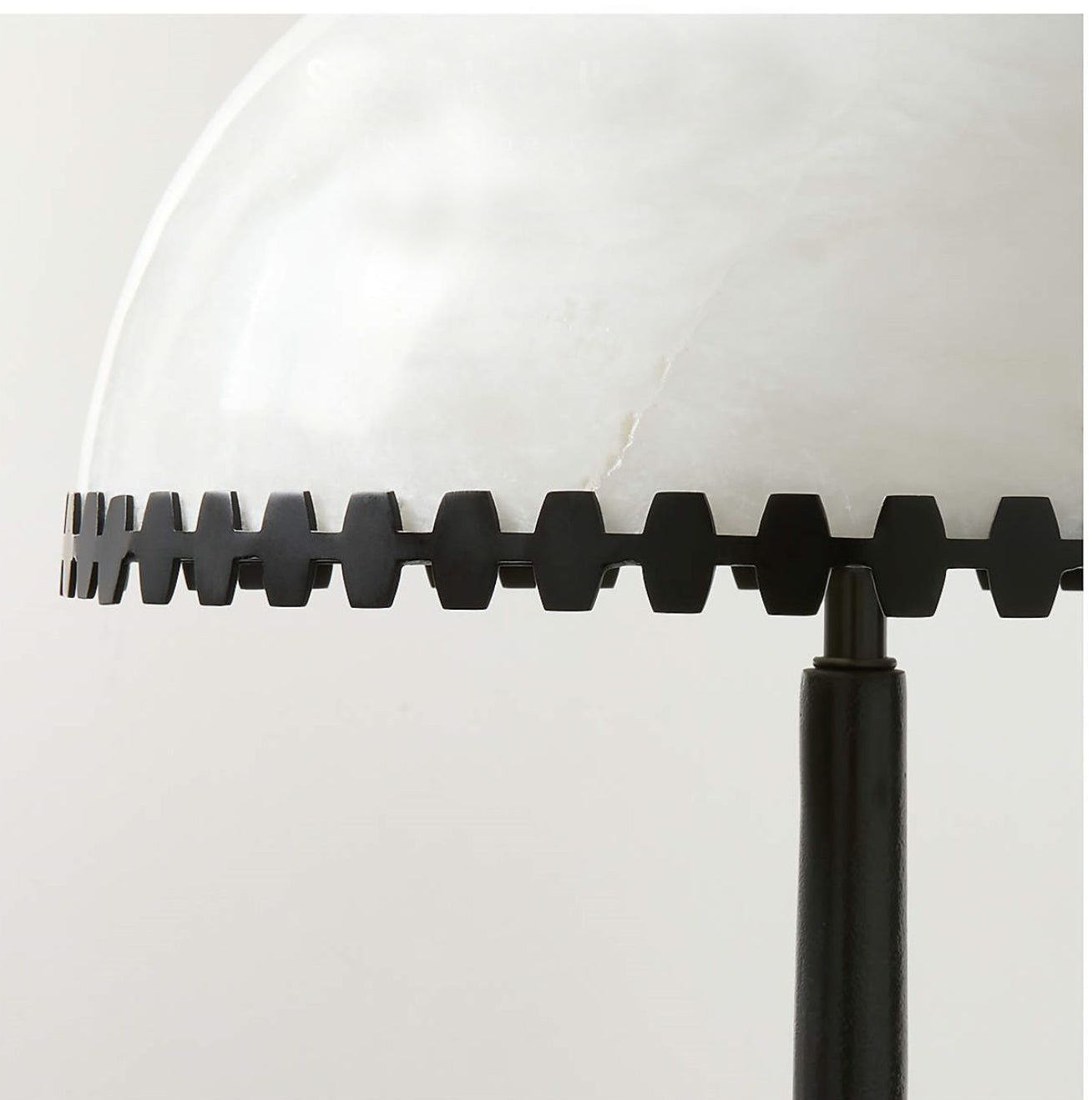 Nuxs Elegant Alabaster Dome Table Lamp