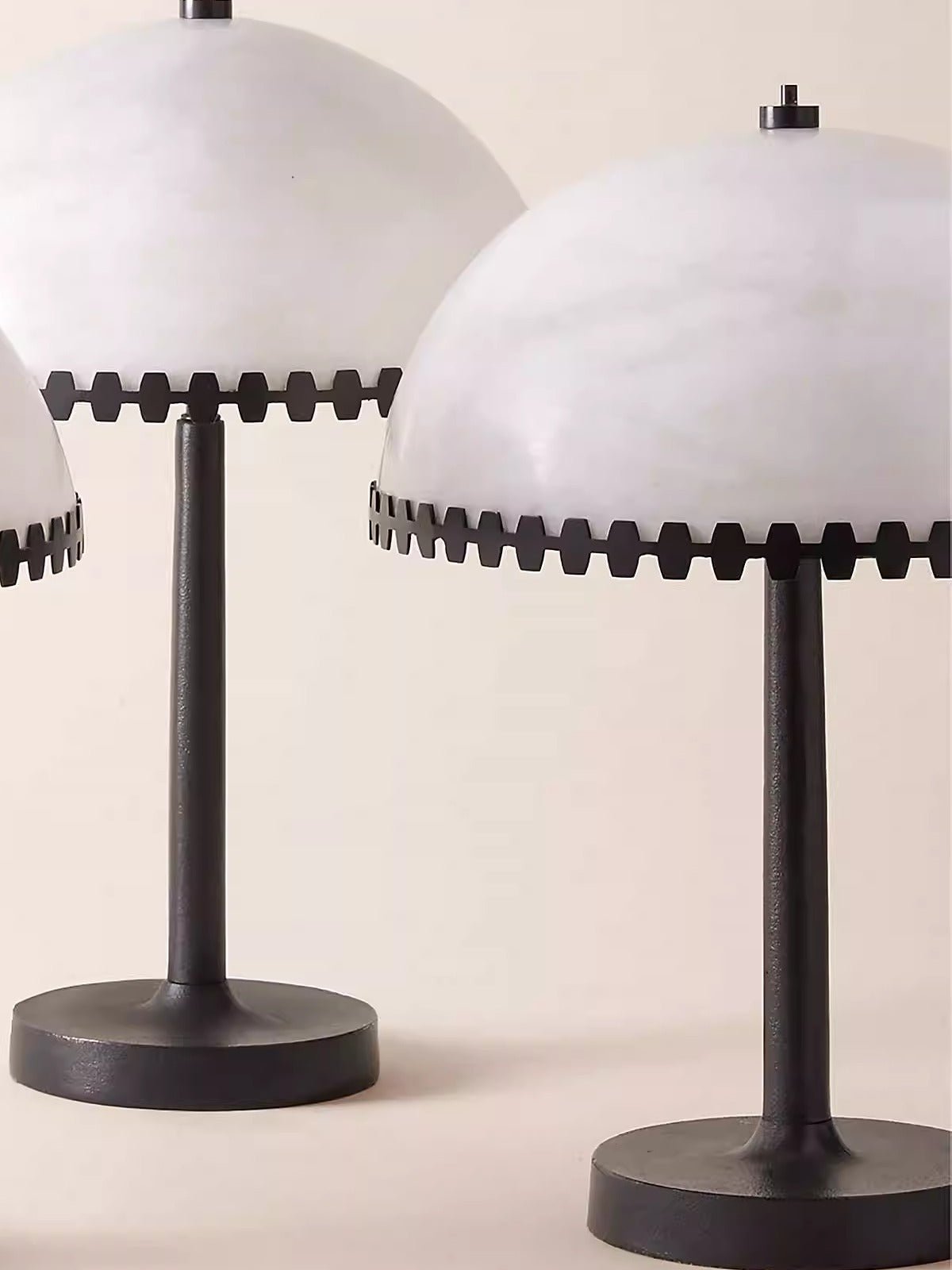 Nuxs Elegant Alabaster Dome Table Lamp