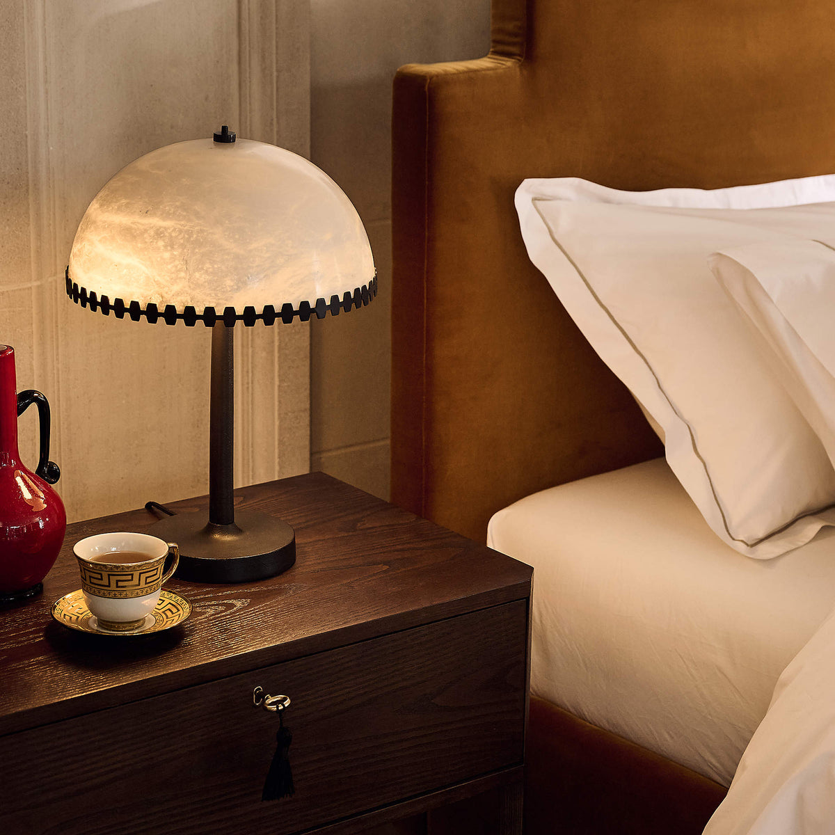 Nuxs Elegant Alabaster Dome Table Lamp