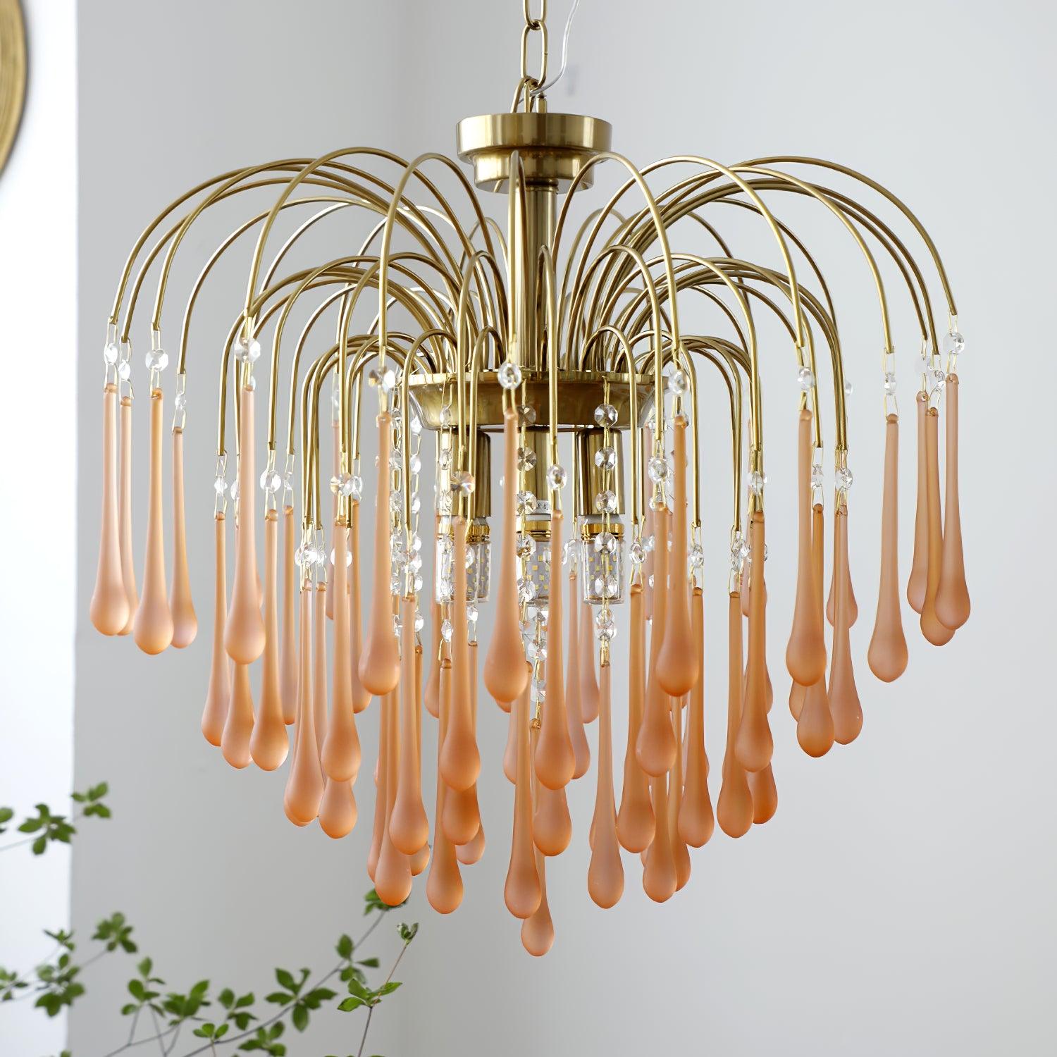 Lustra Chandelier Golden Arms and Crystal - Neutral Decor