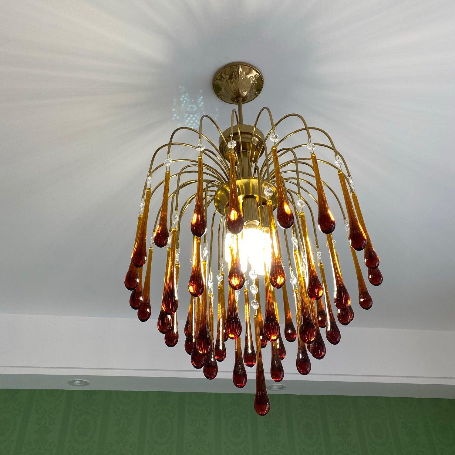 Lustra Chandelier Golden Arms and Crystal - Neutral Decor