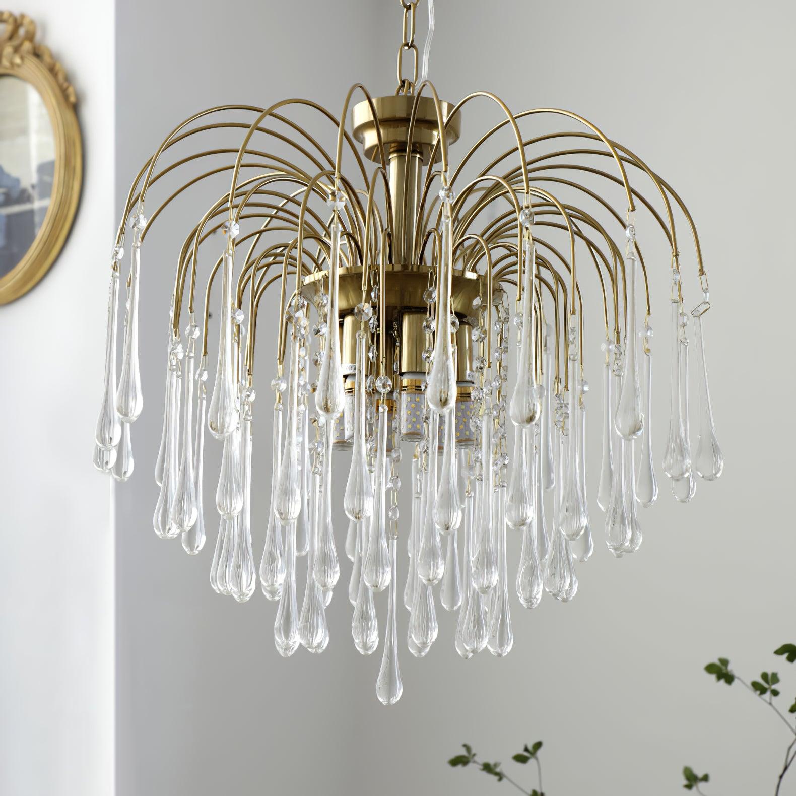 Lustra Chandelier Golden Arms and Crystal - Neutral Decor