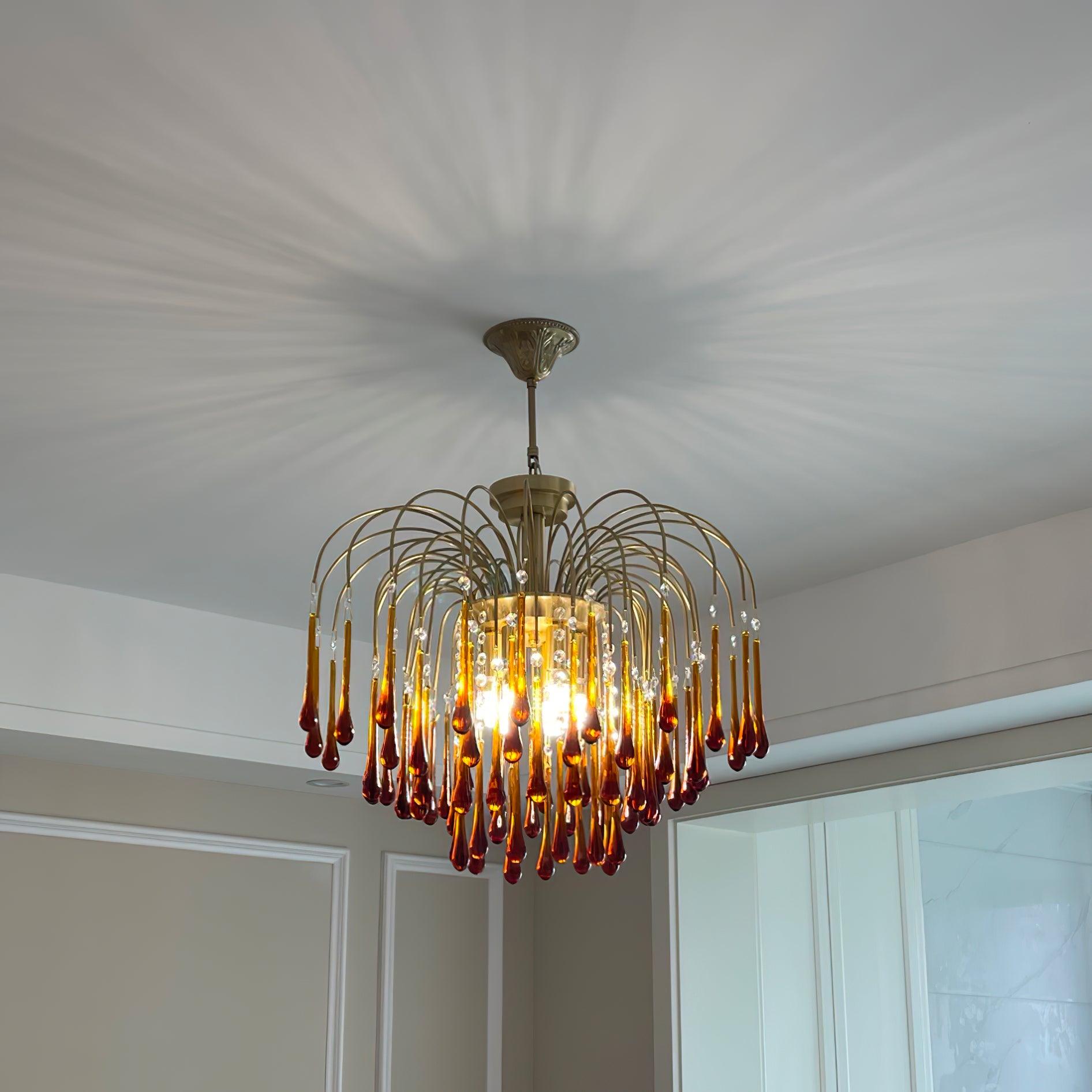 Lustra Chandelier Golden Arms and Crystal - Neutral Decor