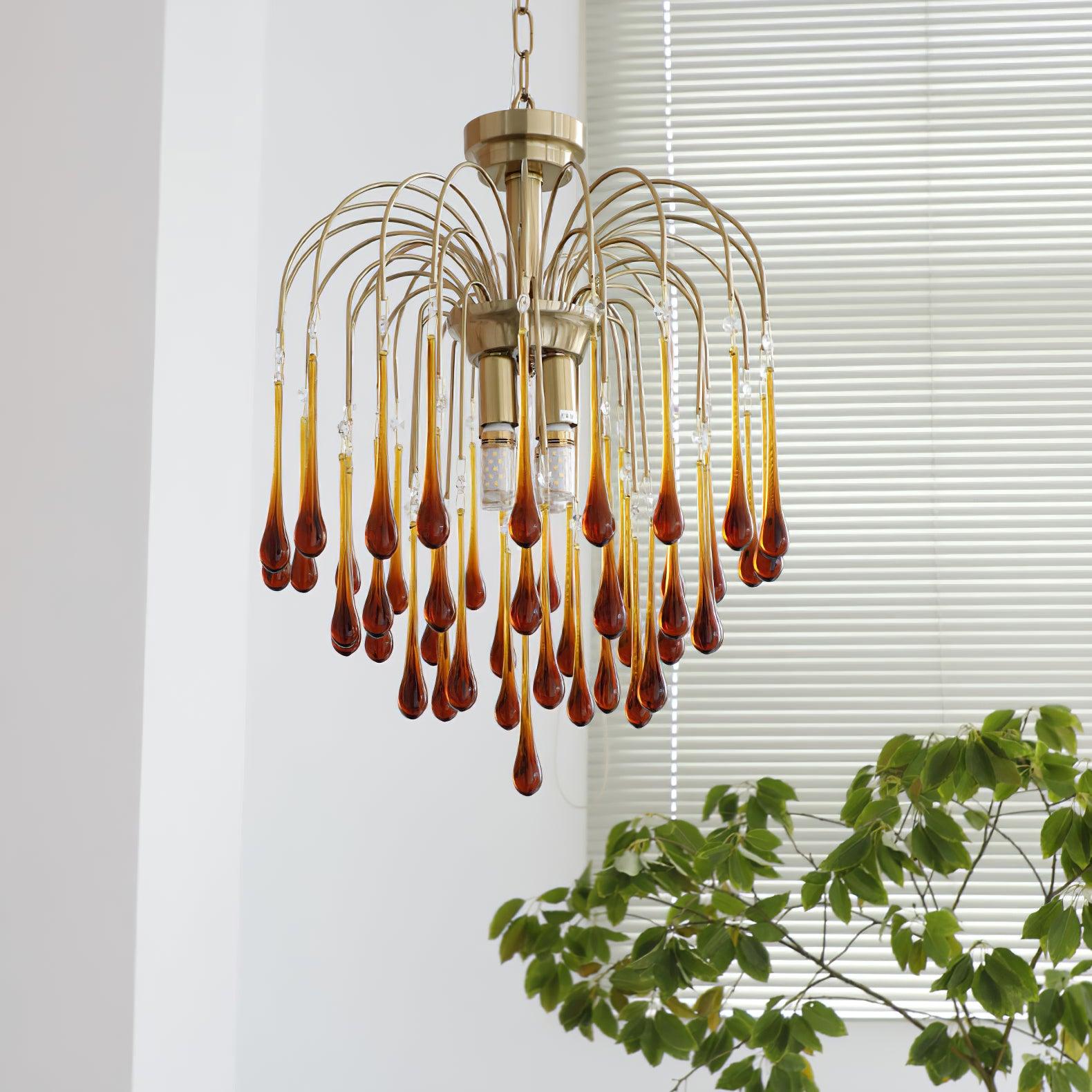 Lustra Chandelier Golden Arms and Crystal - Neutral Decor