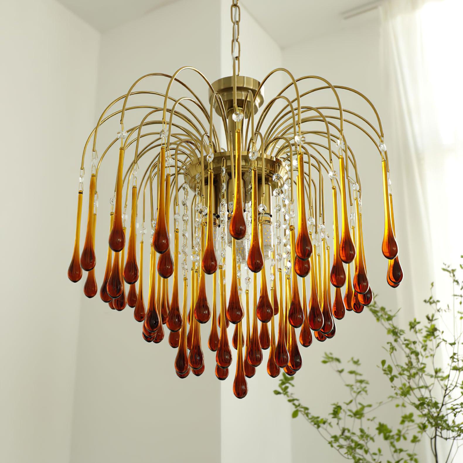 Lustra Chandelier Golden Arms and Crystal - Neutral Decor