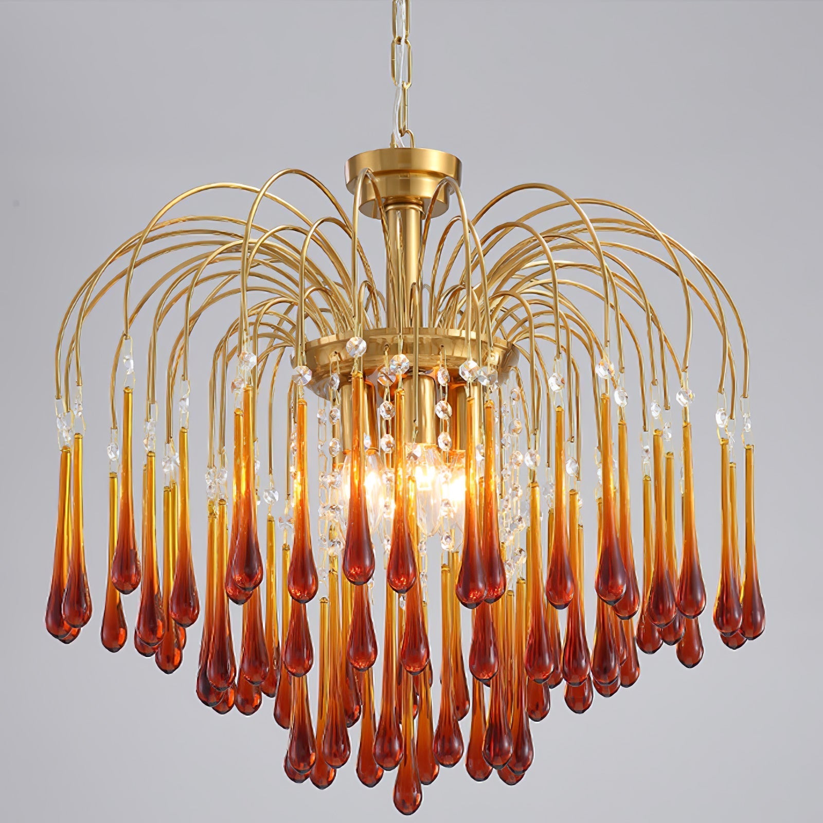 Lustra Chandelier Golden Arms and Crystal - Neutral Decor