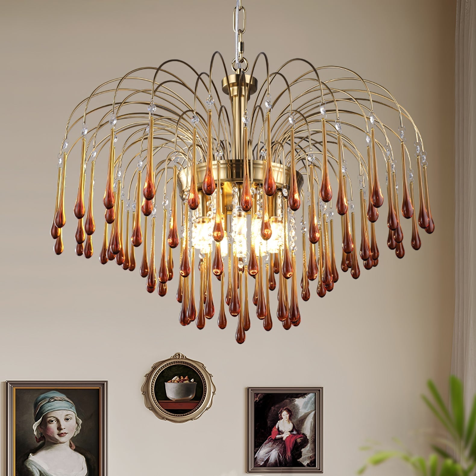 Lustra Chandelier Golden Arms and Crystal - Neutral Decor