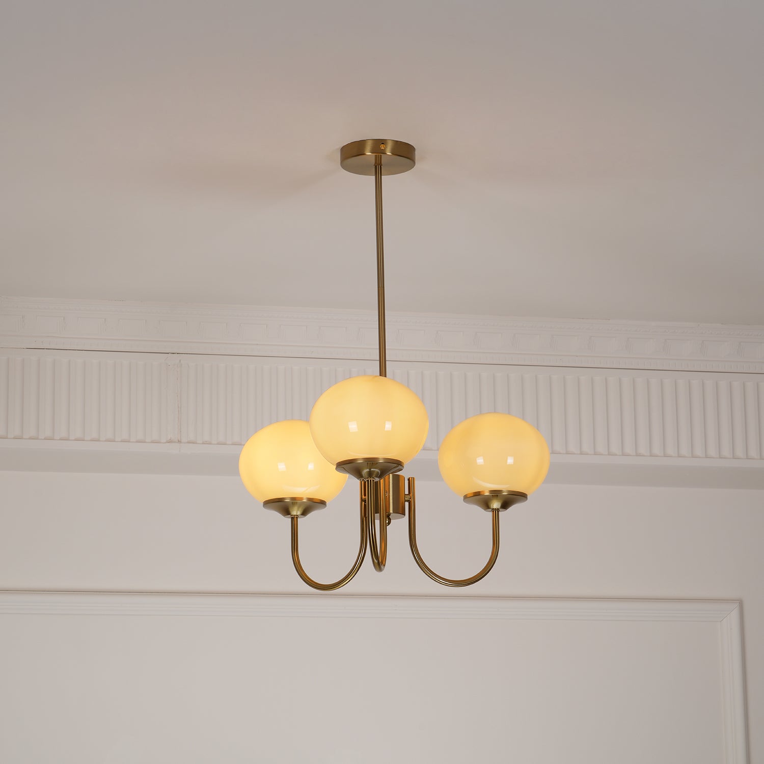 Lustra Chandelier Pink Glass Globe Gold - Neutral Decor