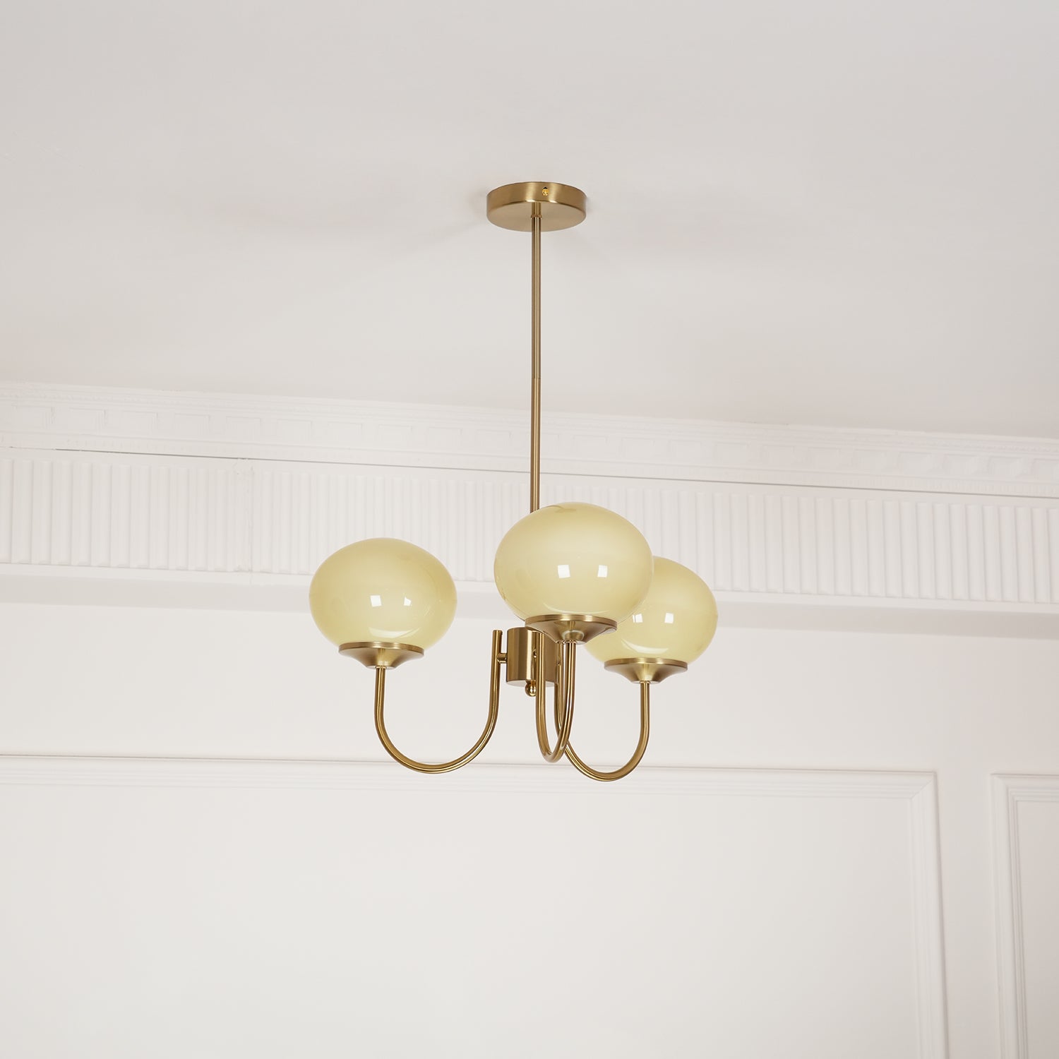 Lustra Chandelier Pink Glass Globe Gold - Neutral Decor
