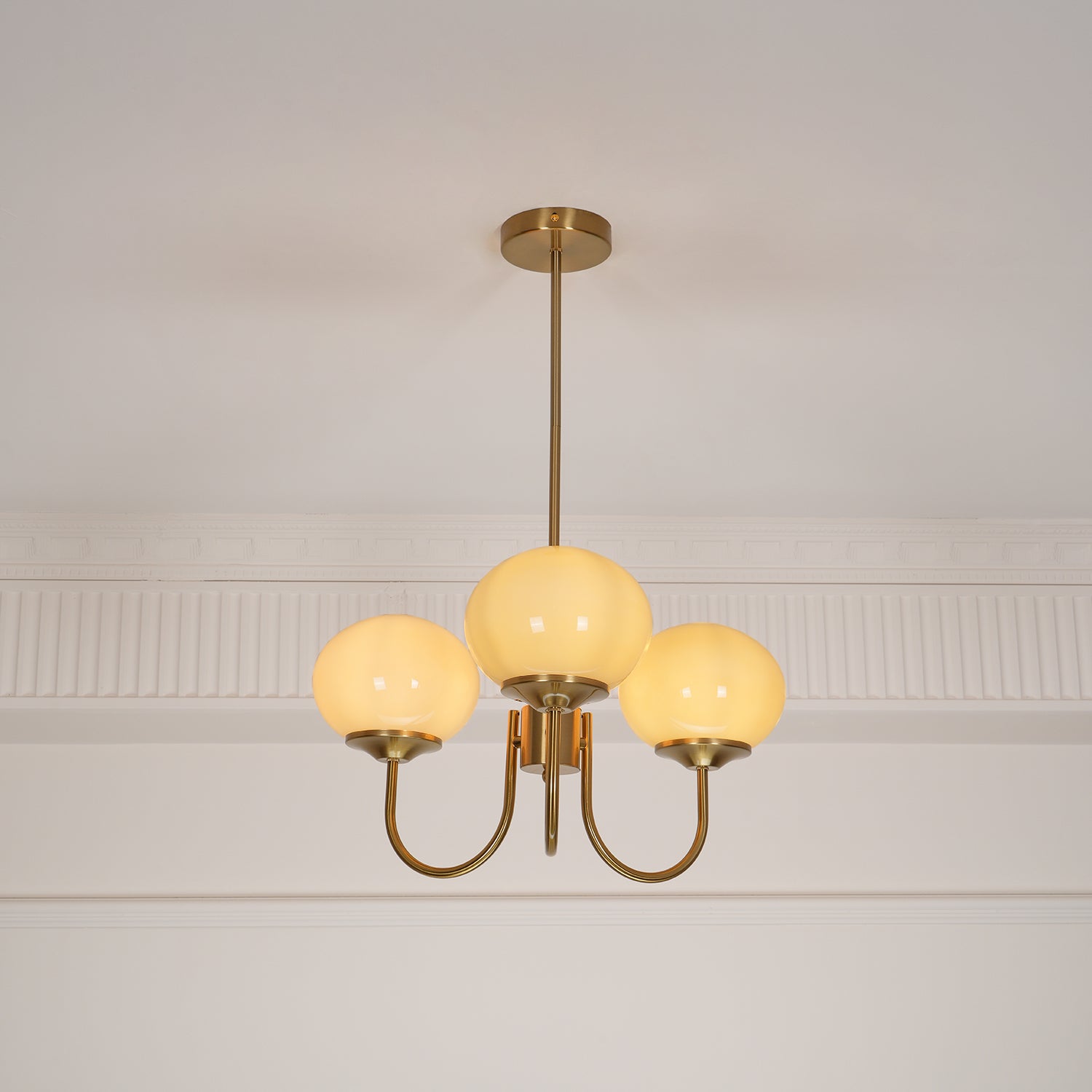 Lustra Chandelier Pink Glass Globe Gold - Neutral Decor