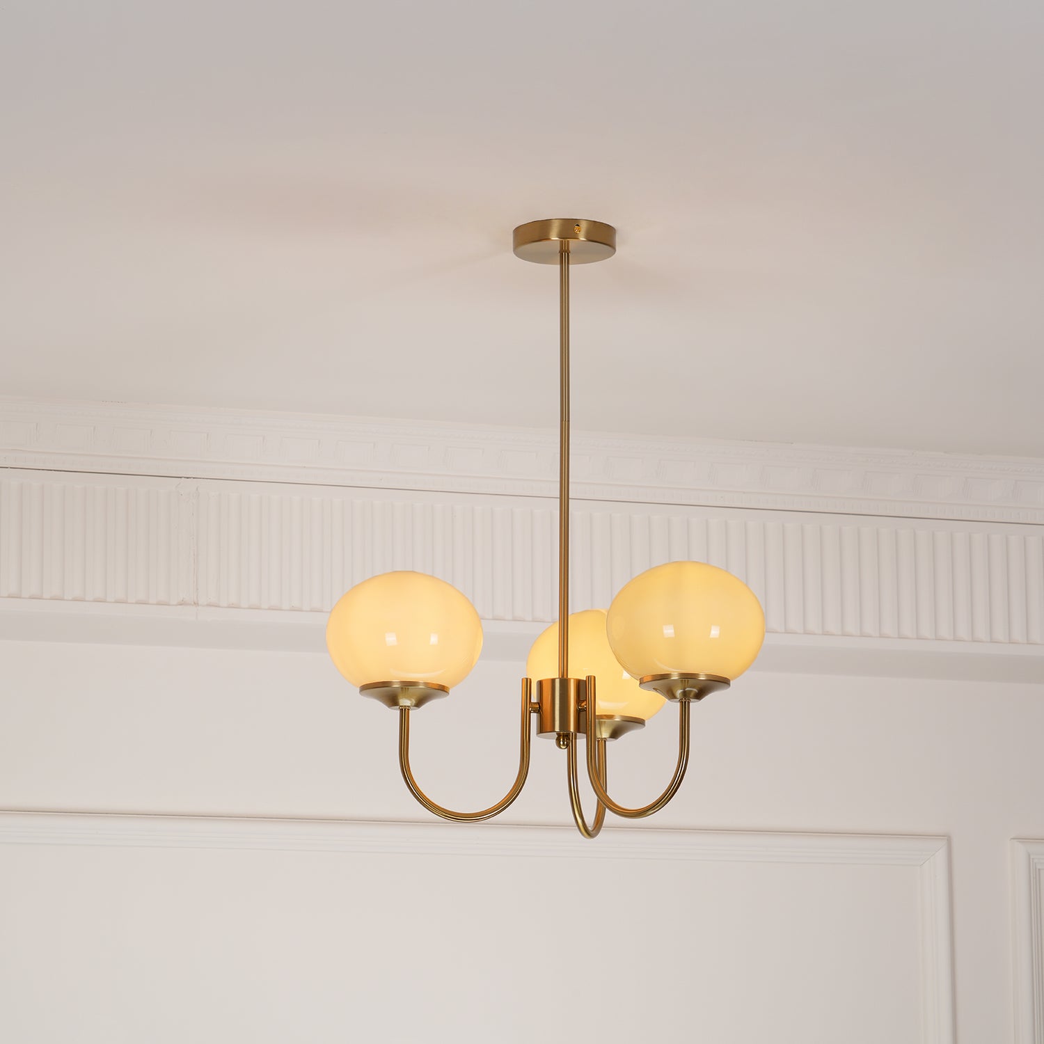 Lustra Chandelier Pink Glass Globe Gold - Neutral Decor