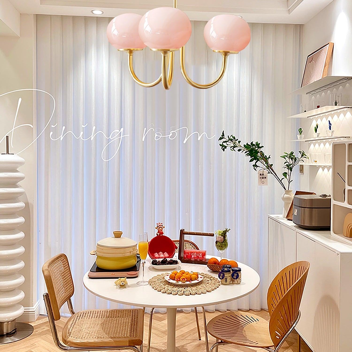 Lustra Chandelier Pink Glass Globe Gold - Neutral Decor