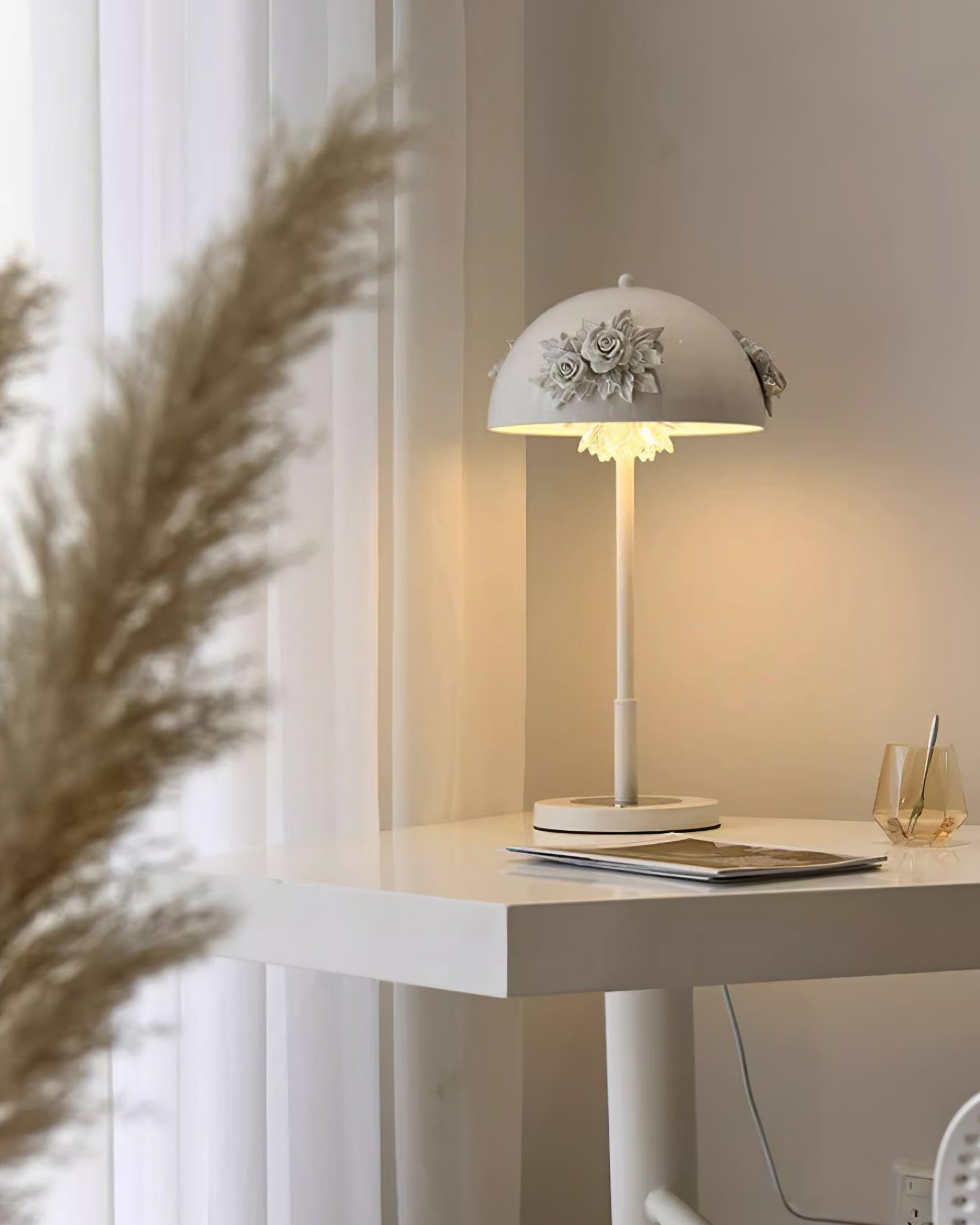 Uvaris Romantic Crystal Table Lamp
