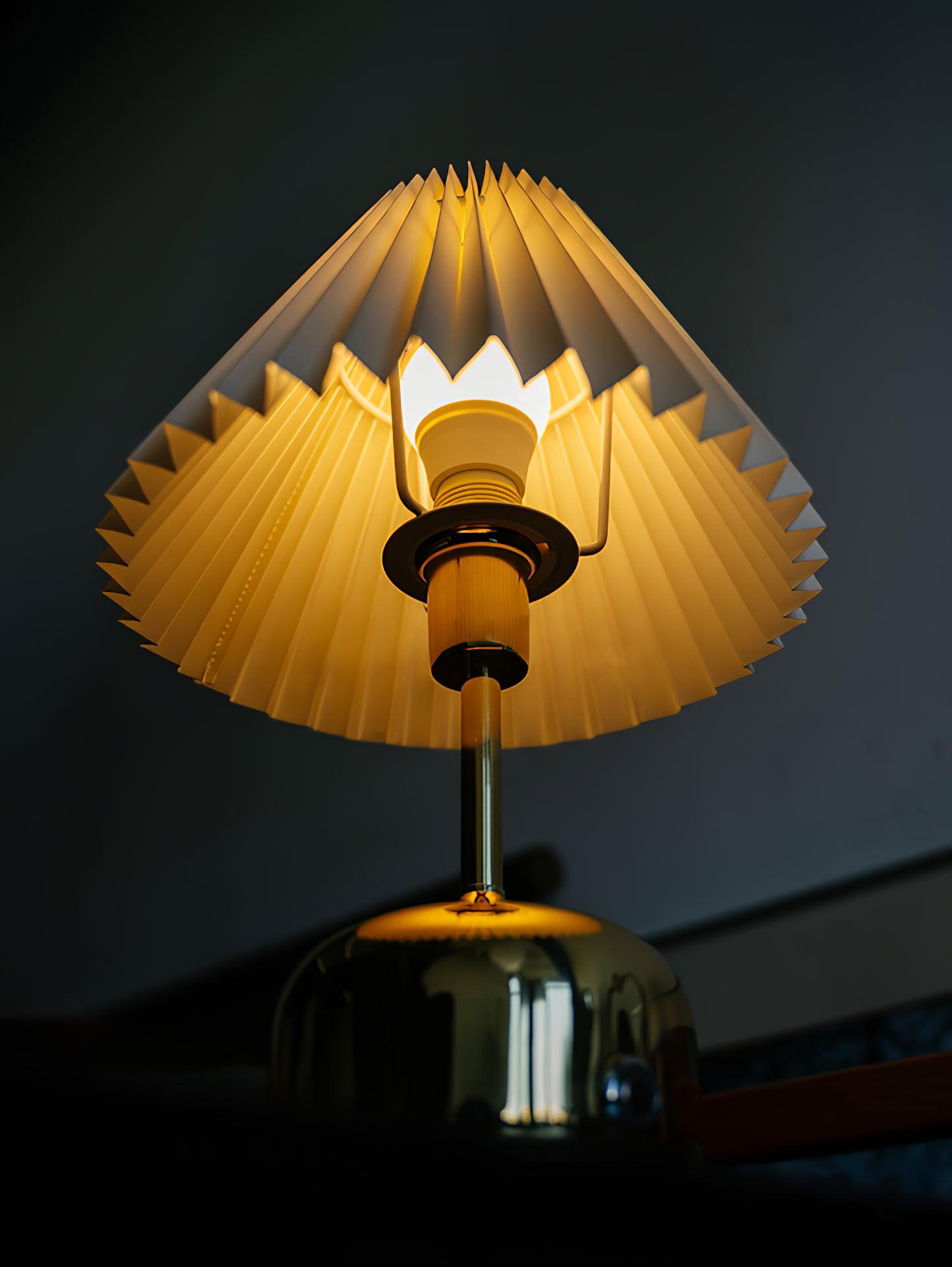 Lynn Modern Table Lamp