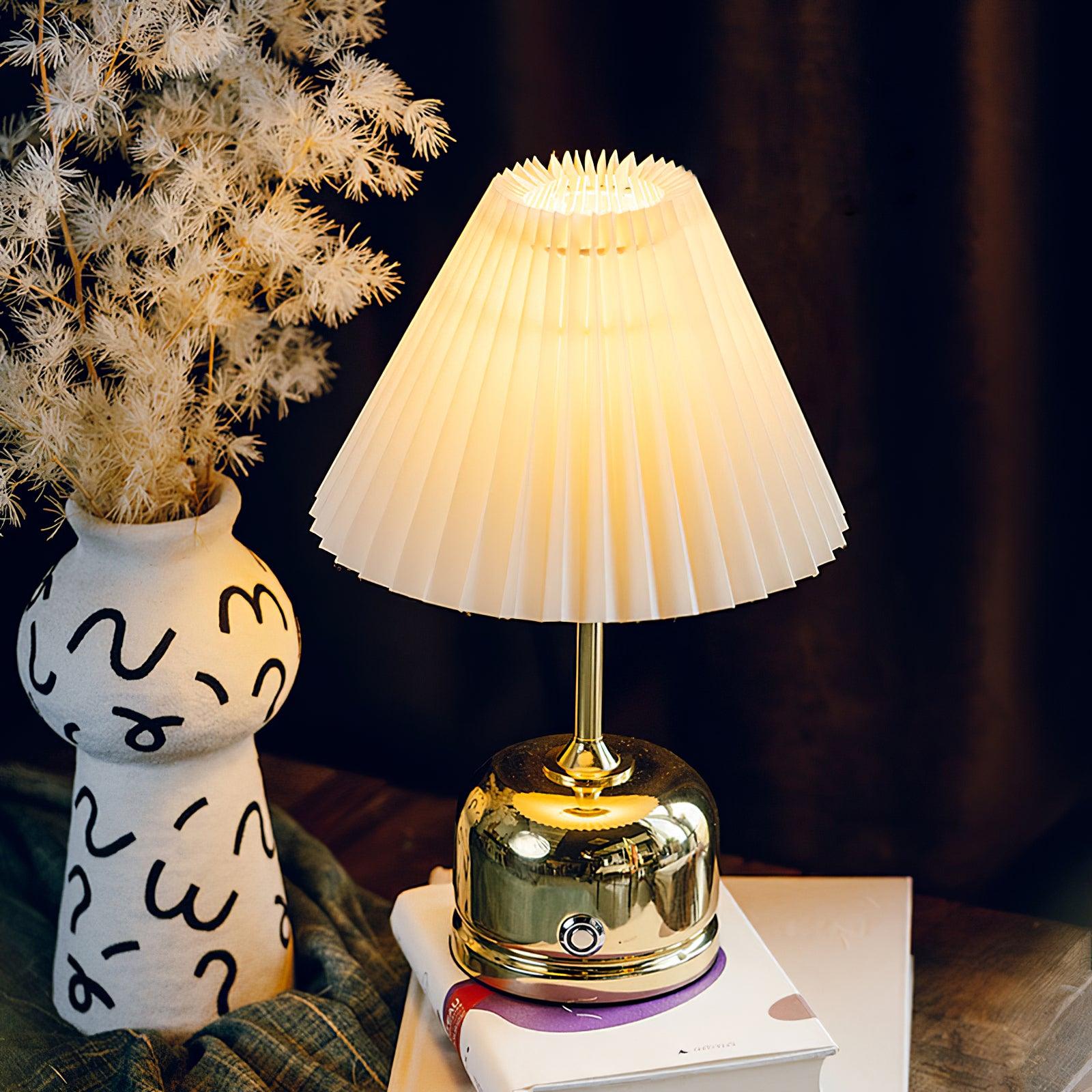 Lynn Modern Table Lamp
