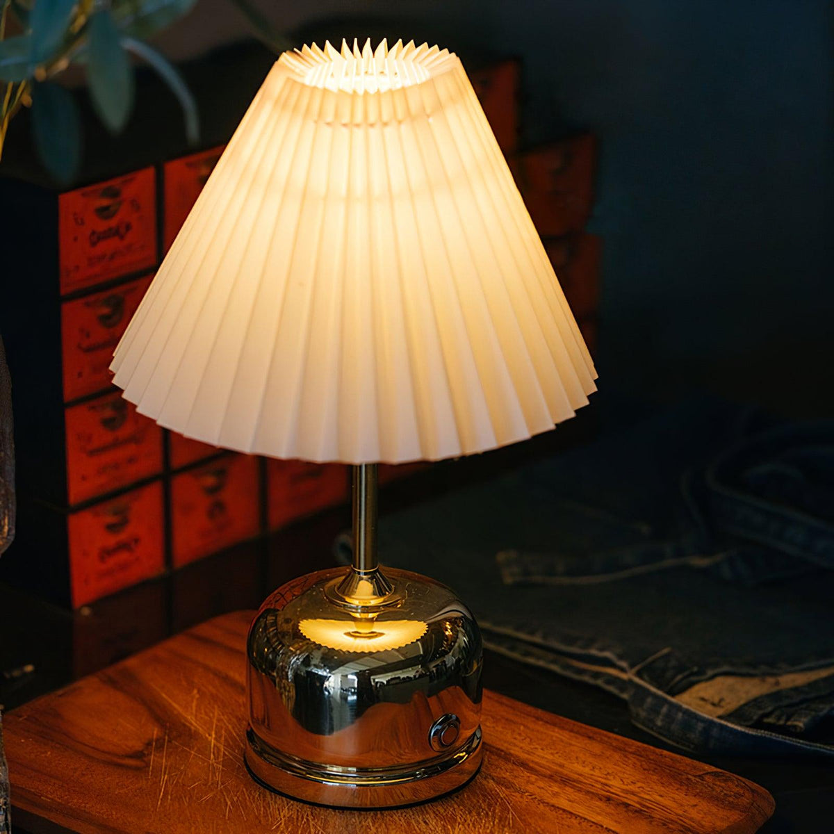 Lynn Modern Table Lamp