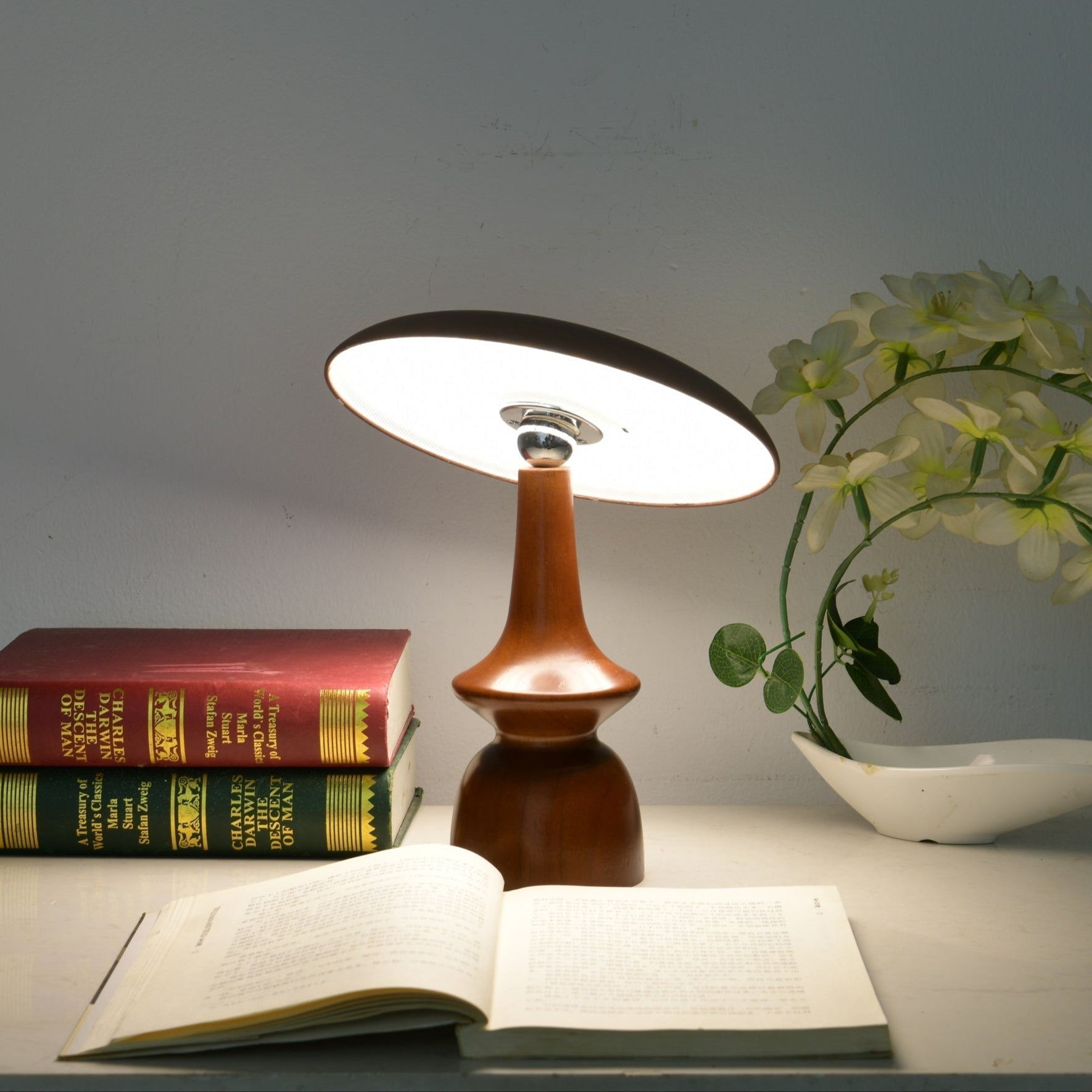 Orbis Vintage Wood Table Lamp