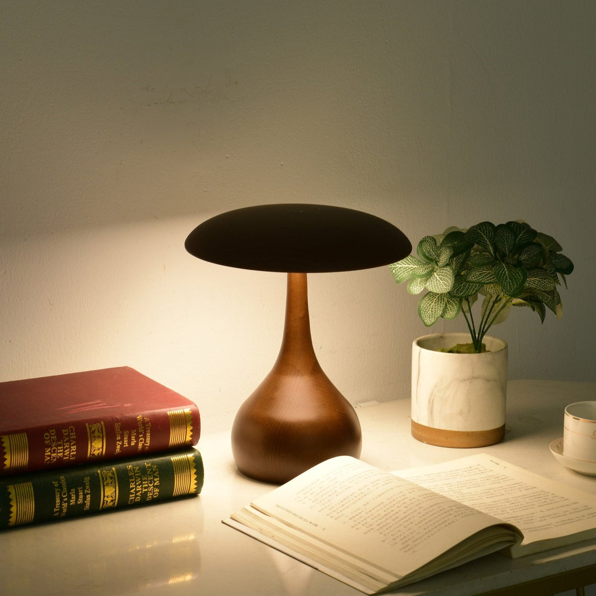 Orbis Vintage Wood Table Lamp