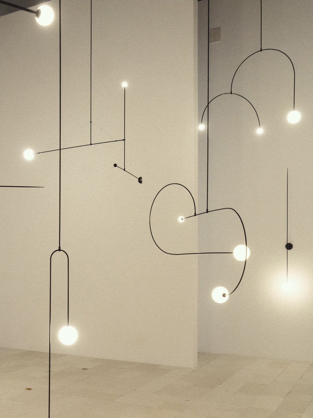 Viraiseon Chandelier Mobile Black Minimalist