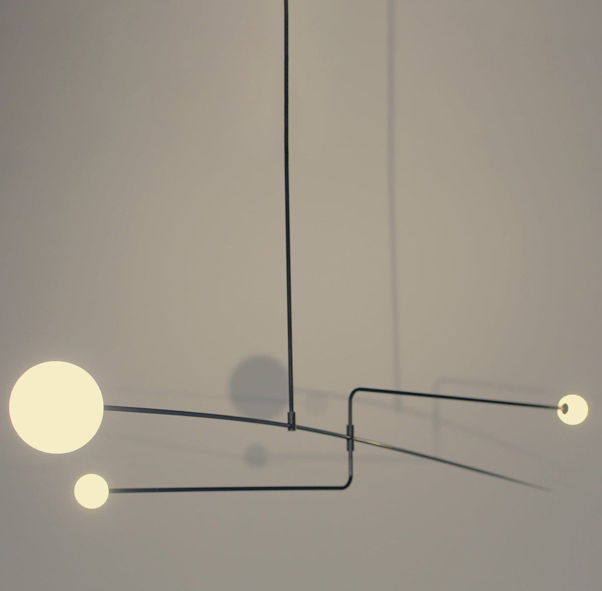 Viraiseon Chandelier Mobile Black Minimalist