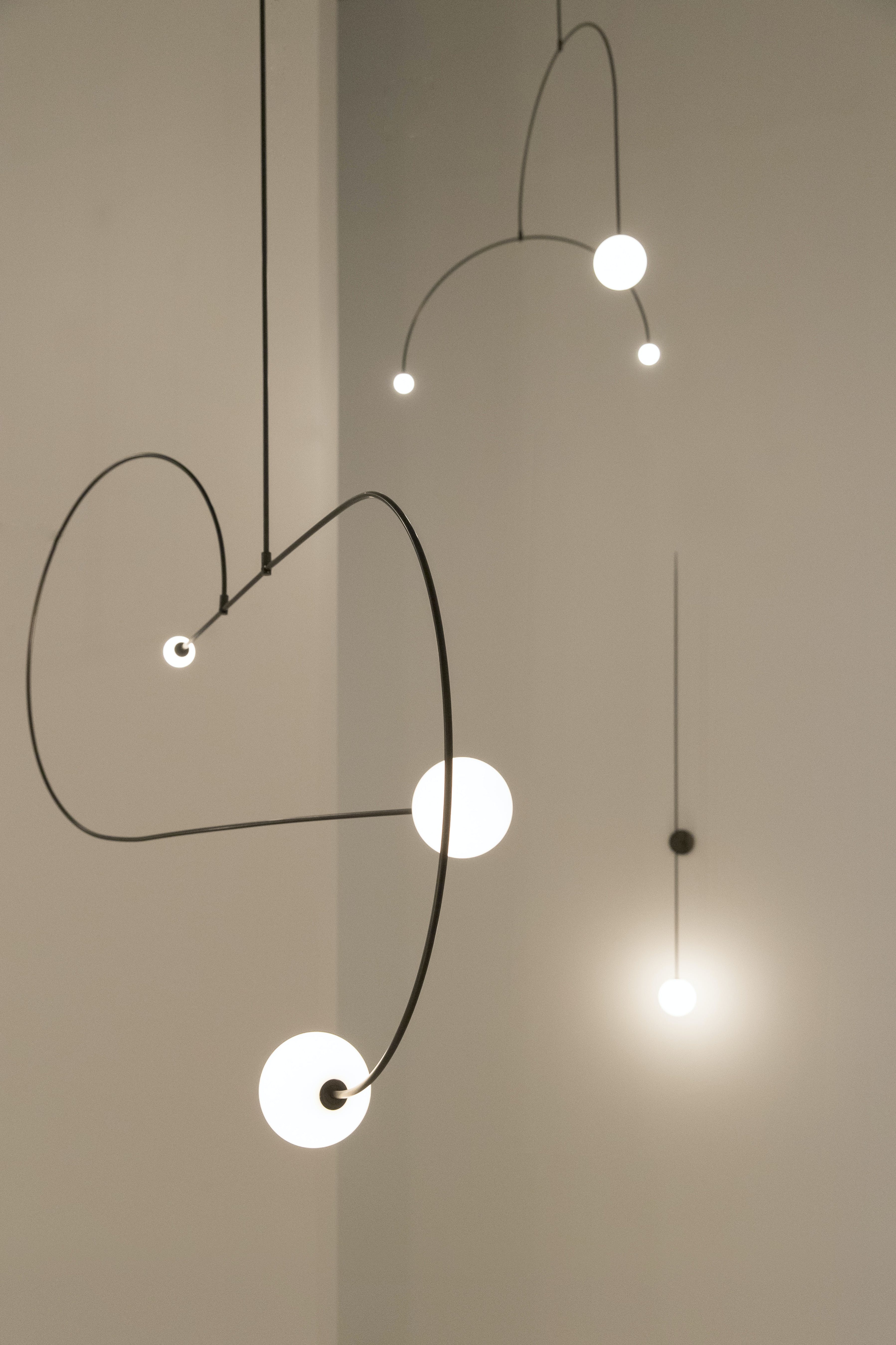 Viraiseon Chandelier Mobile Black Minimalist