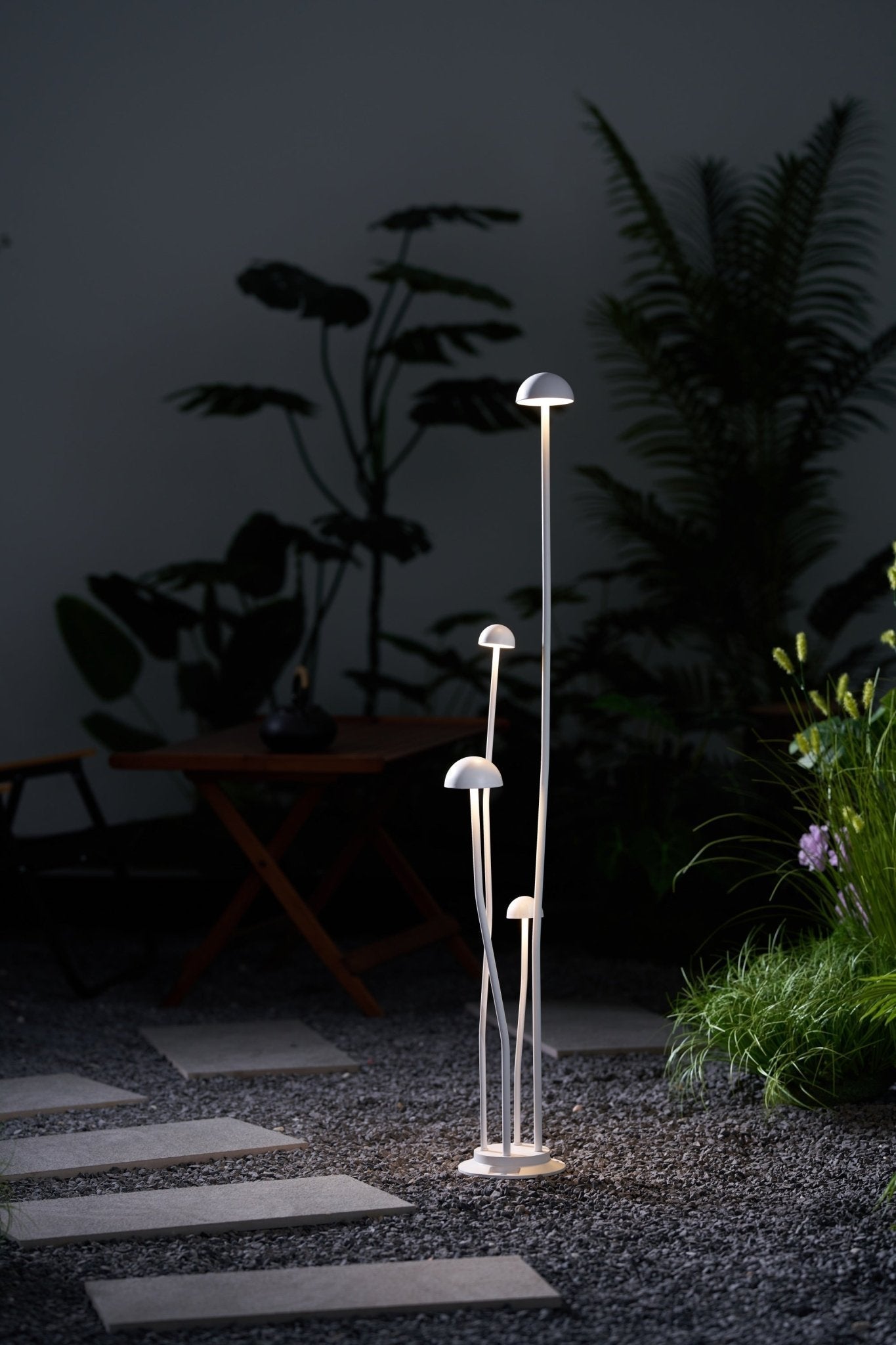 Nolv Outdoor Lamp
