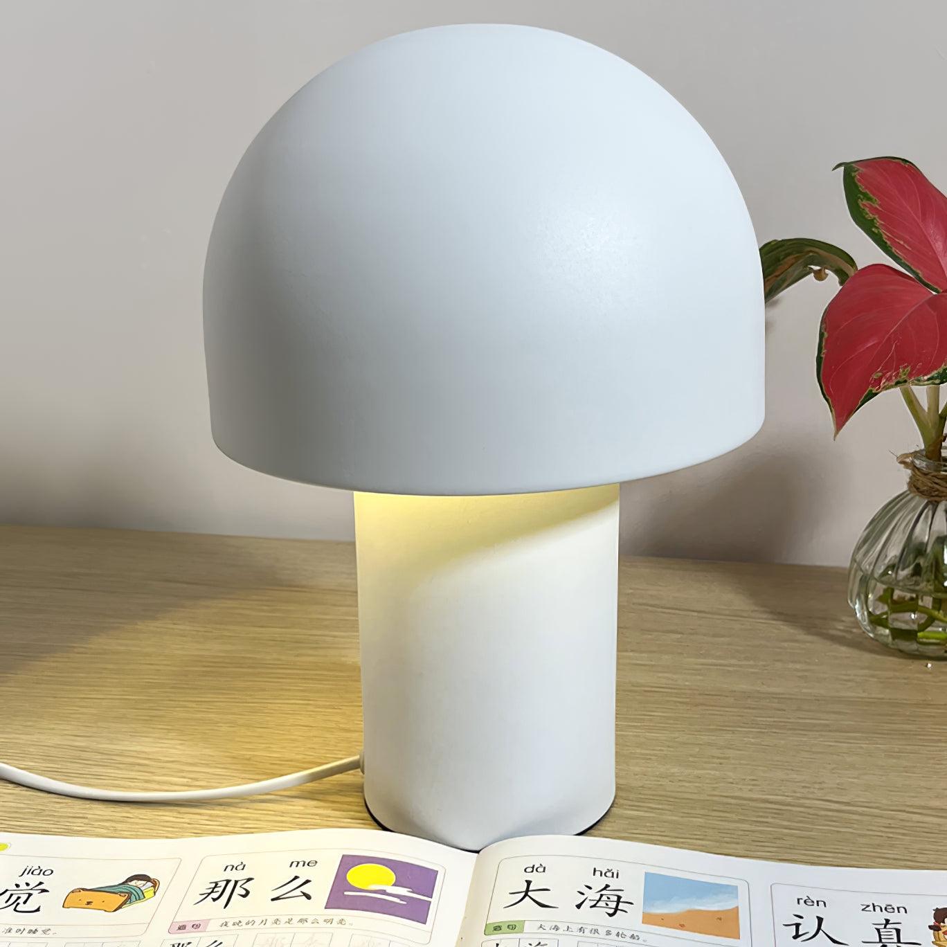 Urathen Retro Table Lamp