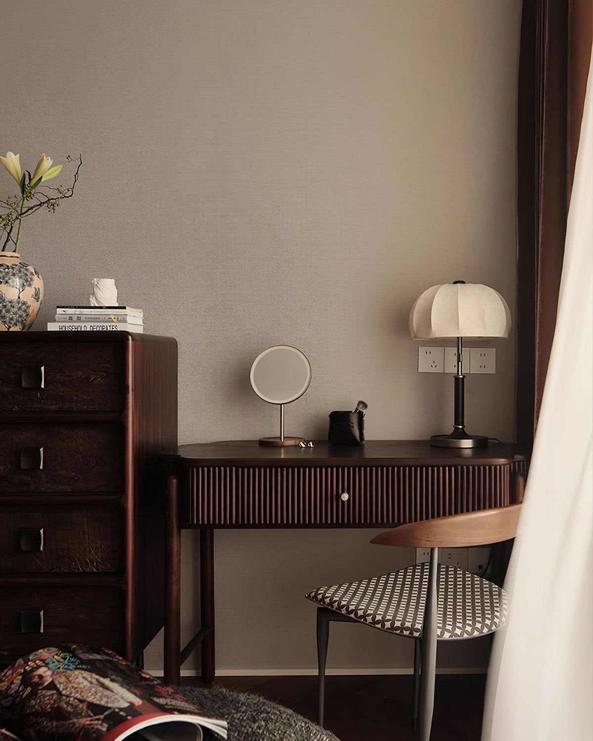 Nalemu Wood Fabric Retro Table Lamp
