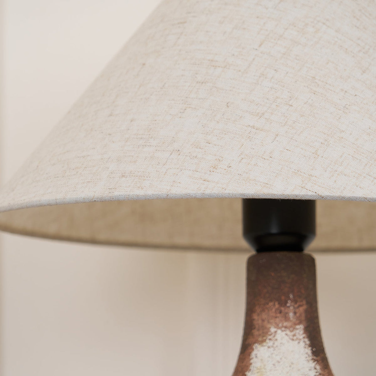 Navoer Fabric Artistic Table Lamp