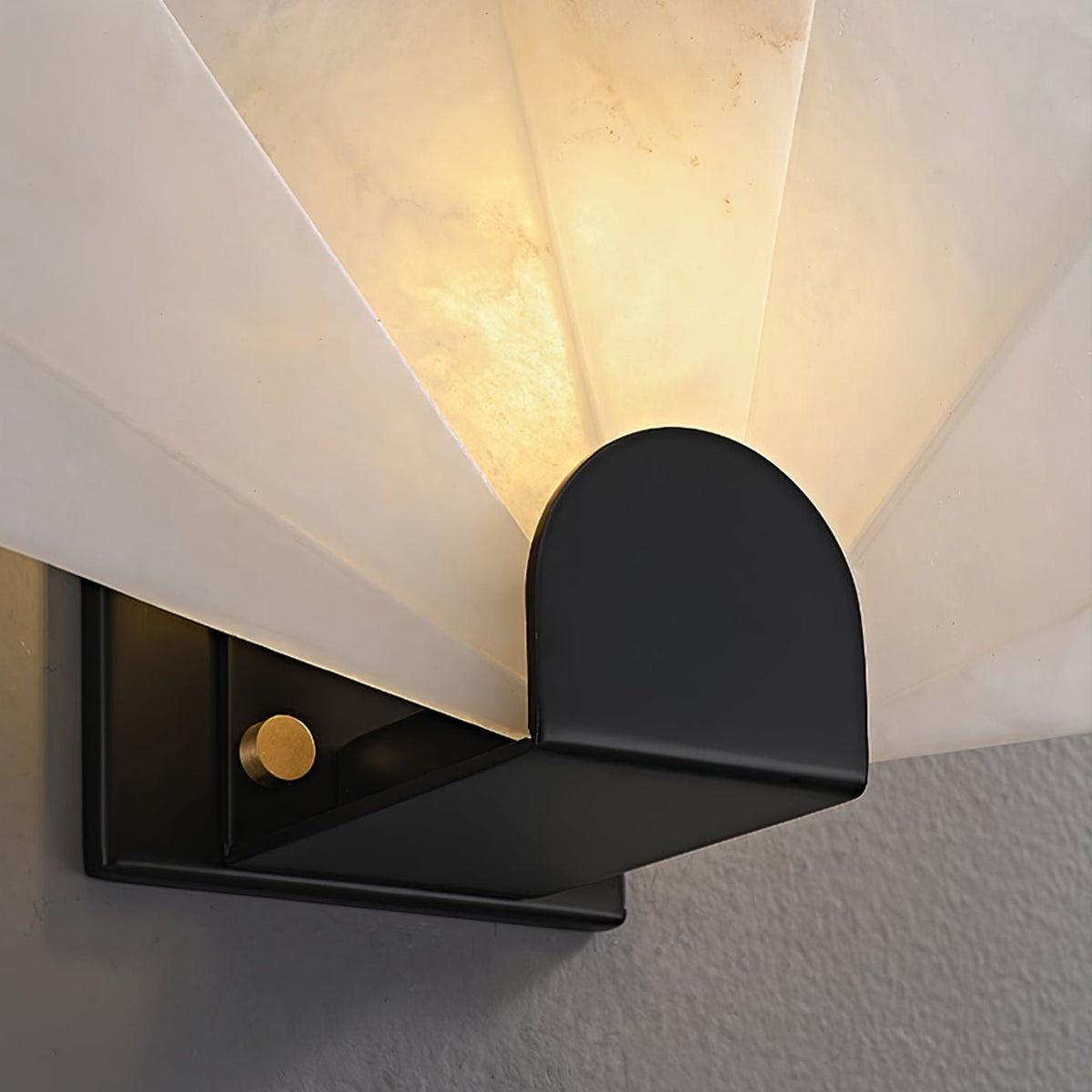 Nivelella Minimalist Alabaster Wall Light