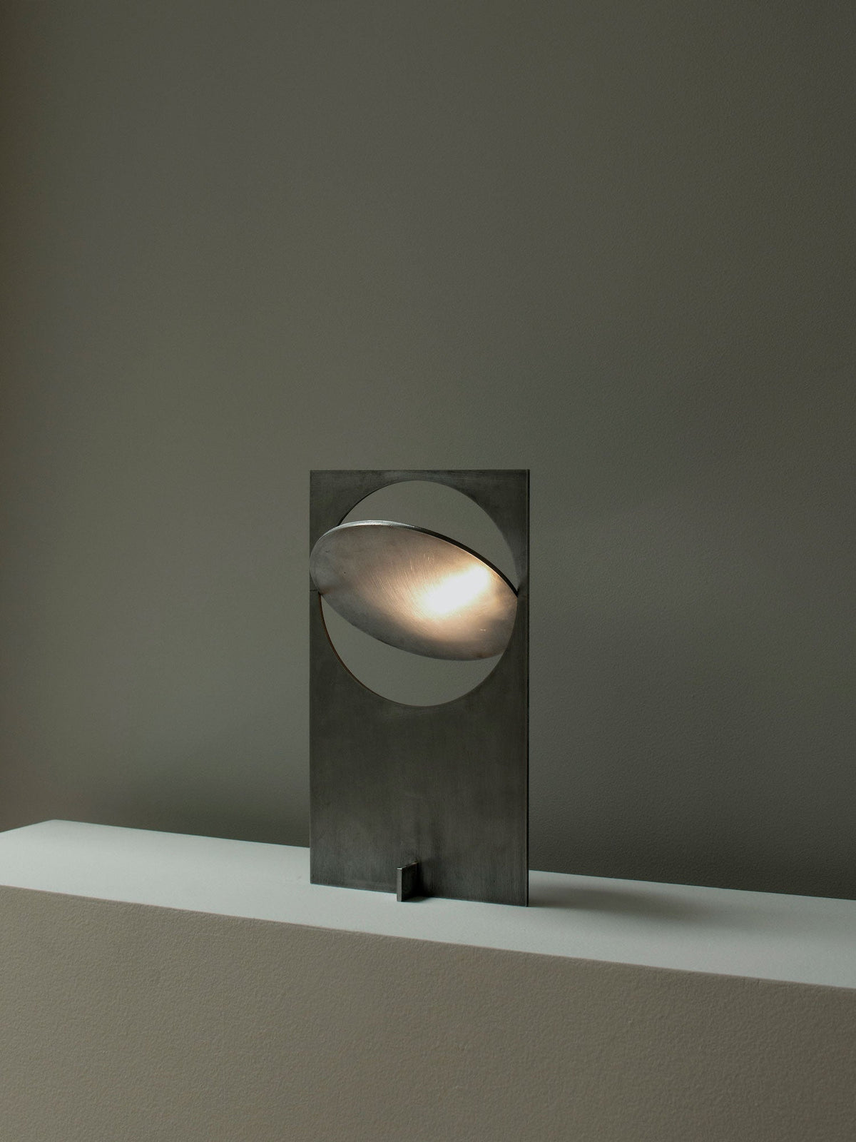 Terieriella Rotating Disc Table Lamp