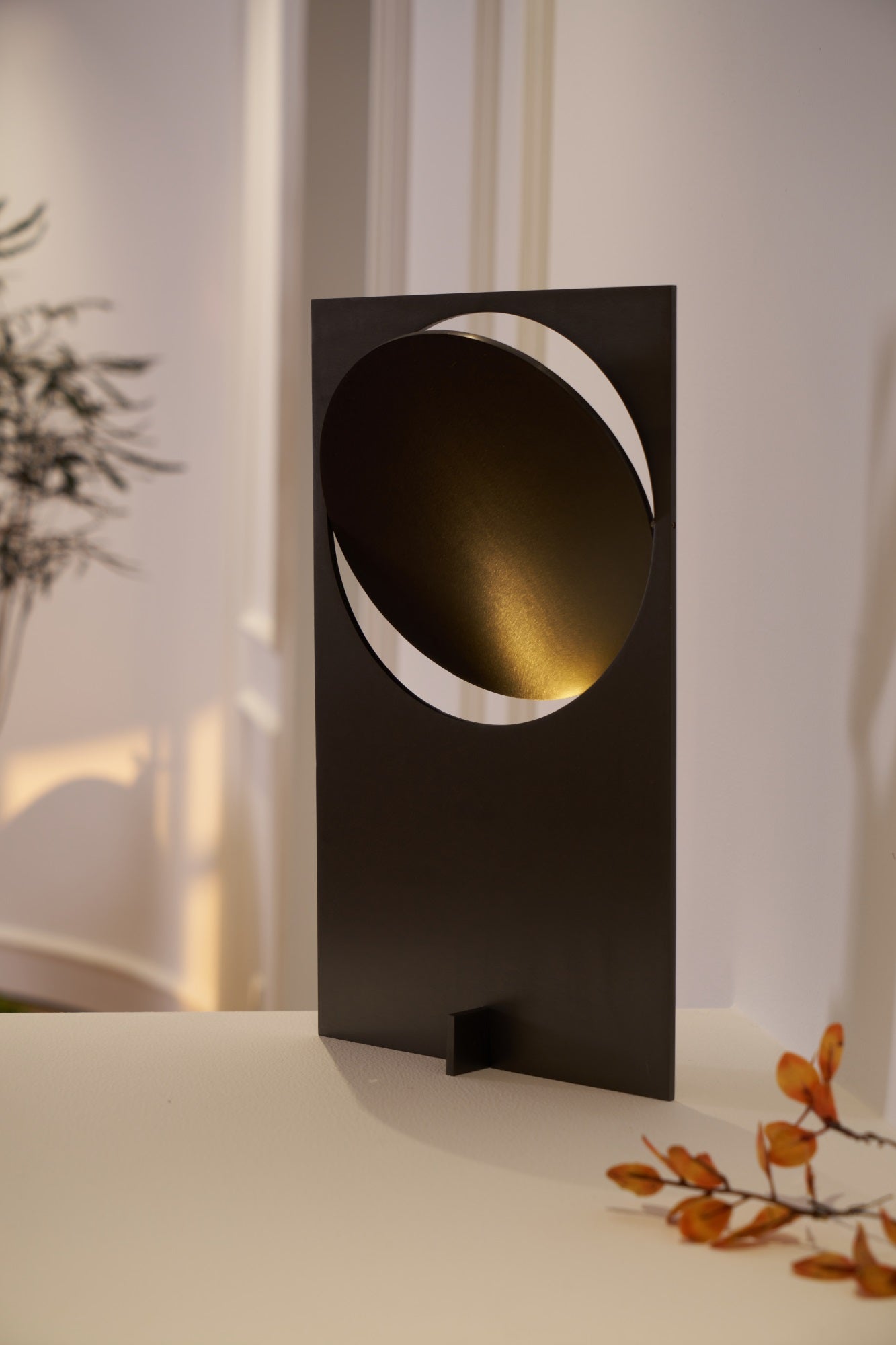 Terieriella Rotating Disc Table Lamp