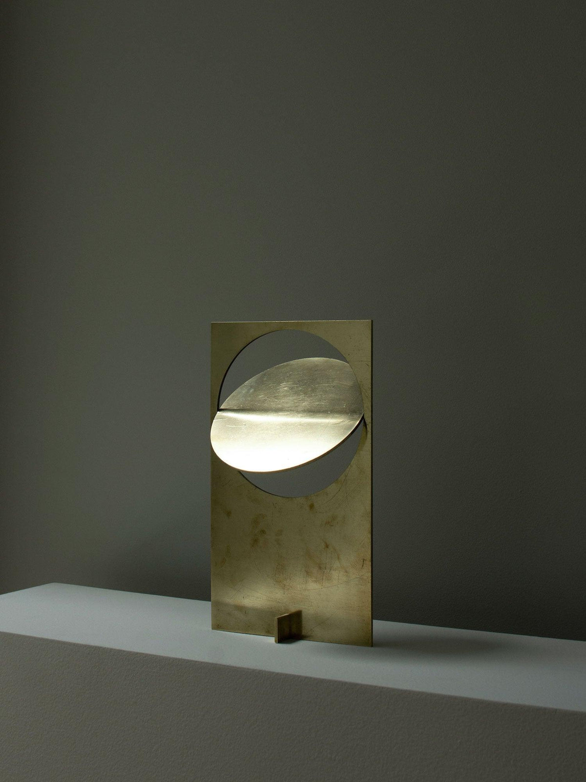 Terieriella Rotating Disc Table Lamp