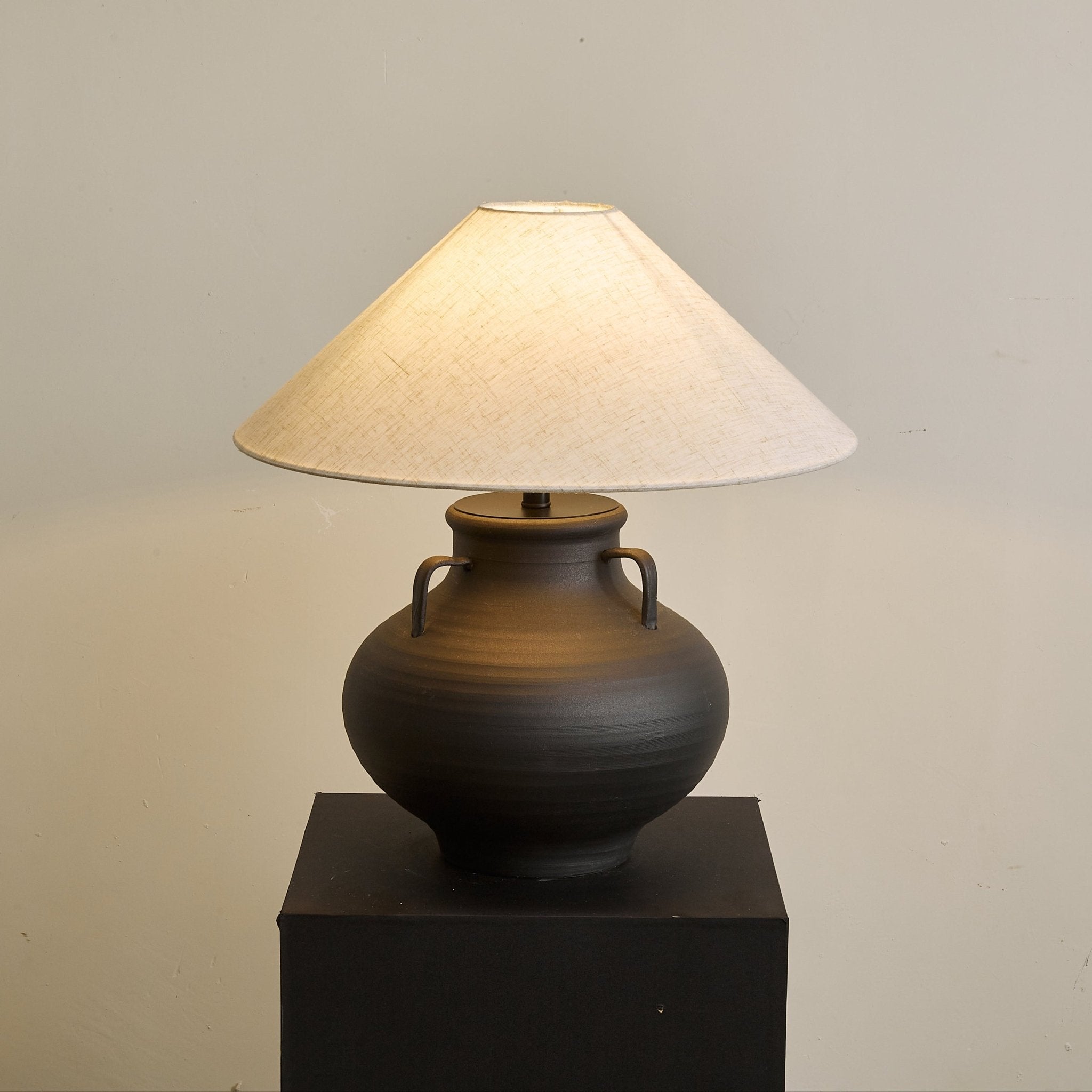 Clay Rustic Cone Jar Table Lamp